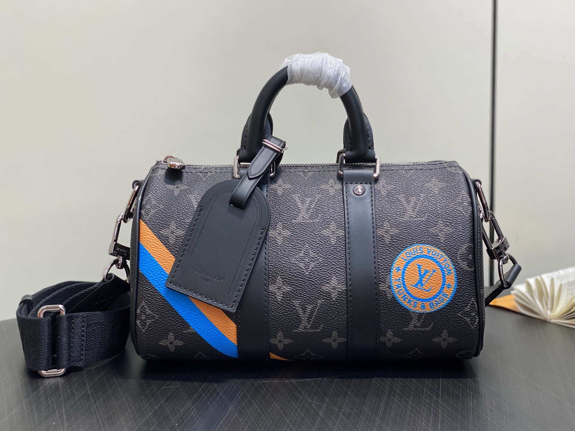 【顶级原单】.”，黑花丝印 男包枕头包 本款 Keepall 25 手袋 取材 Monogram Ecl