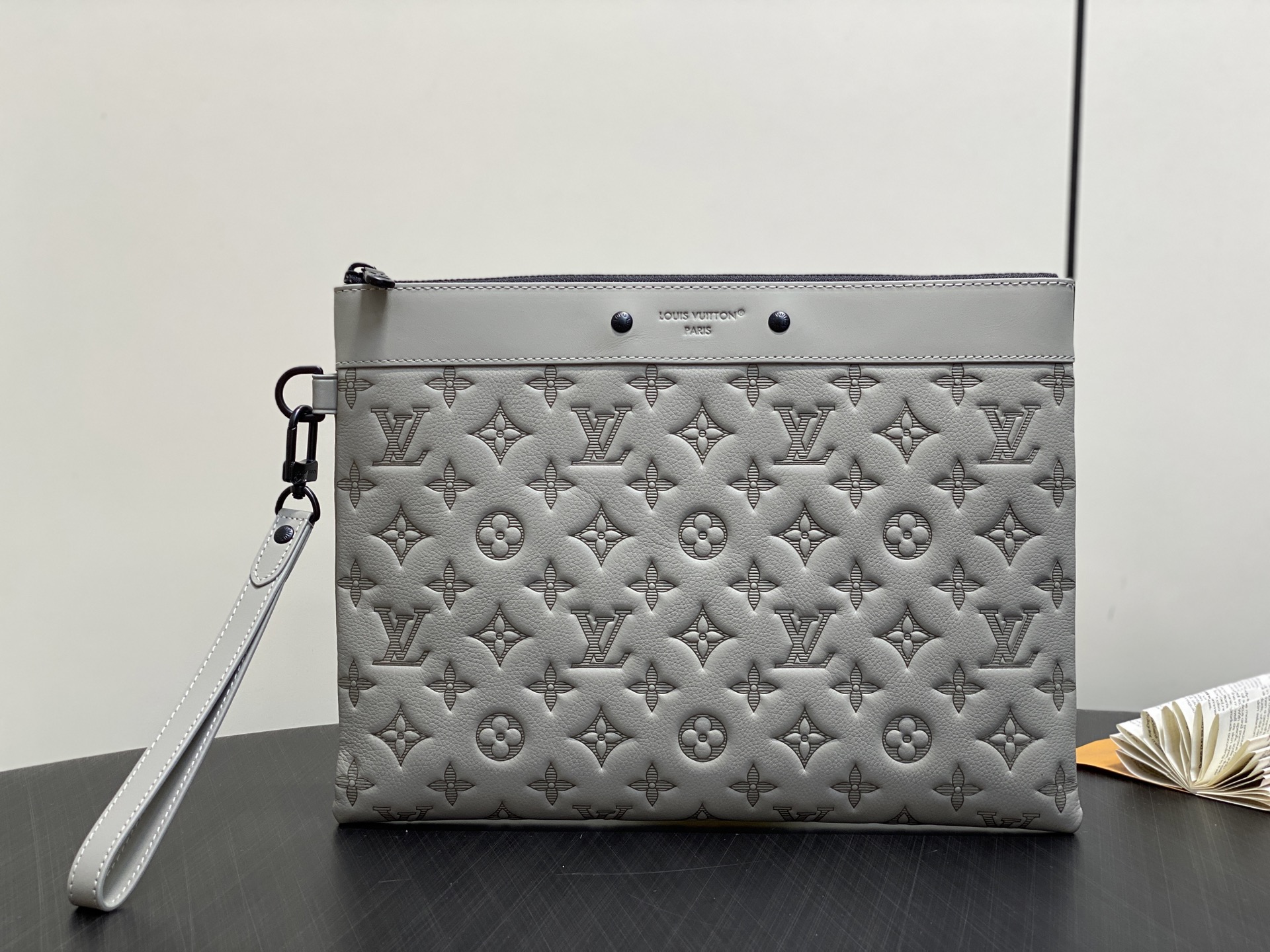 【顶级原单】M14914灰色 全皮压花手包手拿包 全新 Pochette To-Go 手拿包取材 Mon