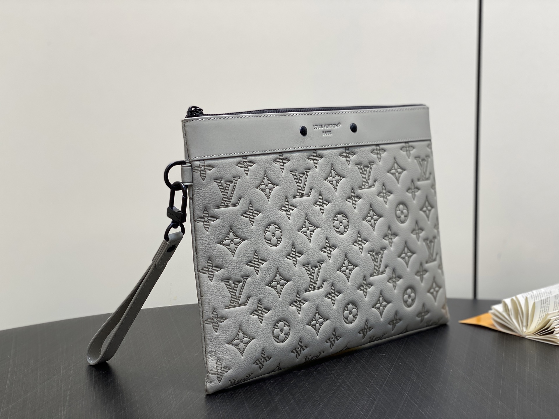 【顶级原单】M14914灰色 全皮压花手包手拿包 全新 Pochette To-Go 手拿包取材 Mon