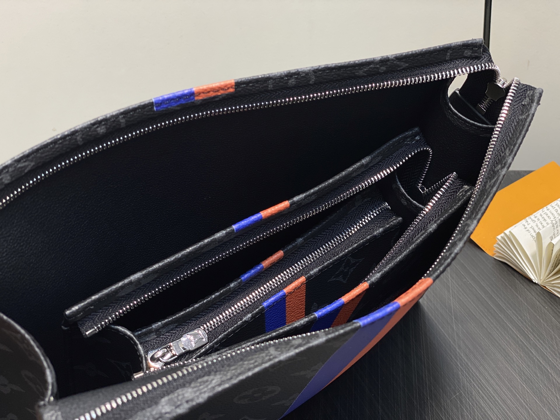 Louis Vuitton Trio Monogram Eclipse 20 x 25 x 5.5 cm everyday