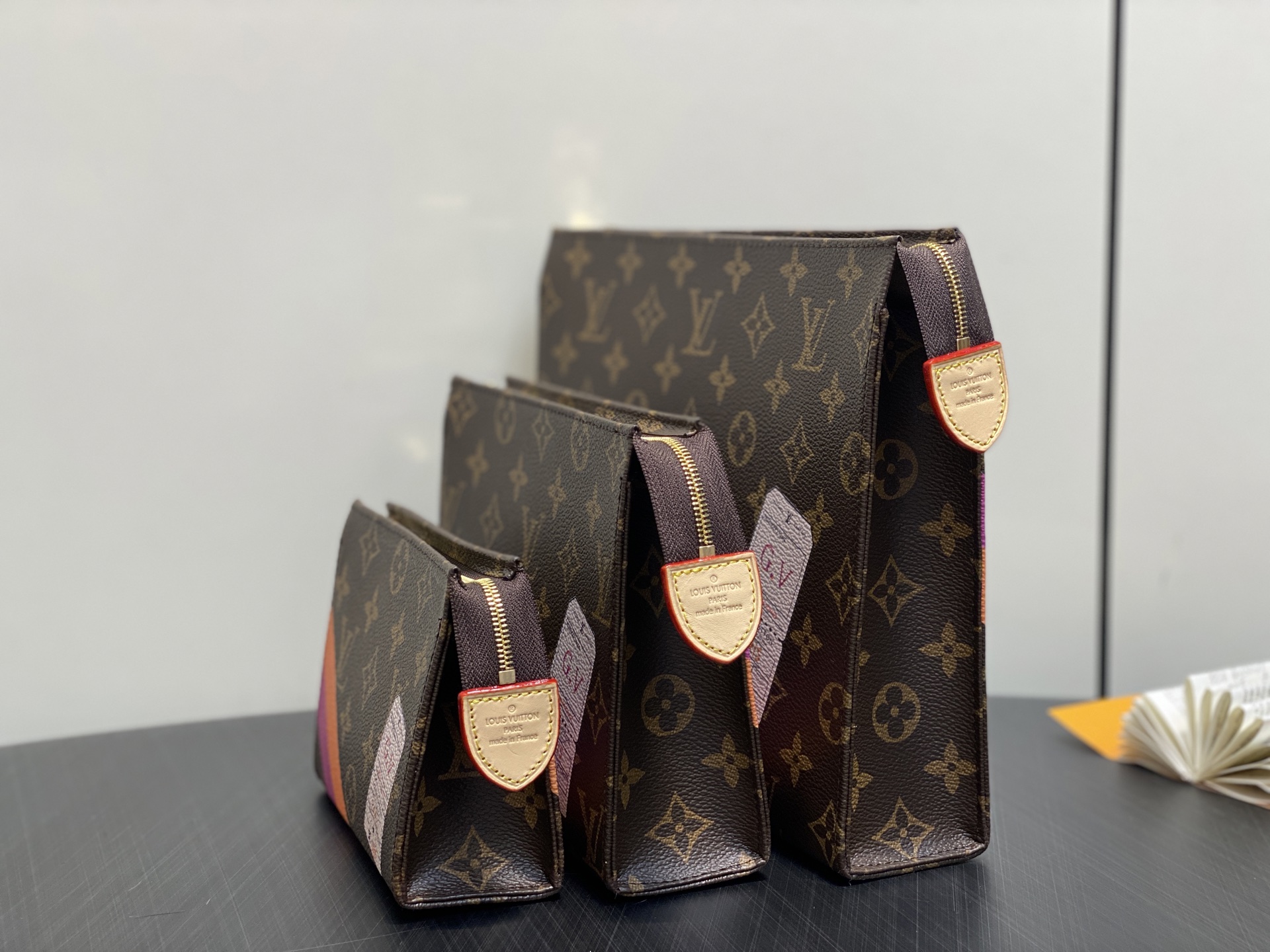 Louis Vuitton Trio Pouch Monogram Eclipse 20 x 5 x 25 cm everyday