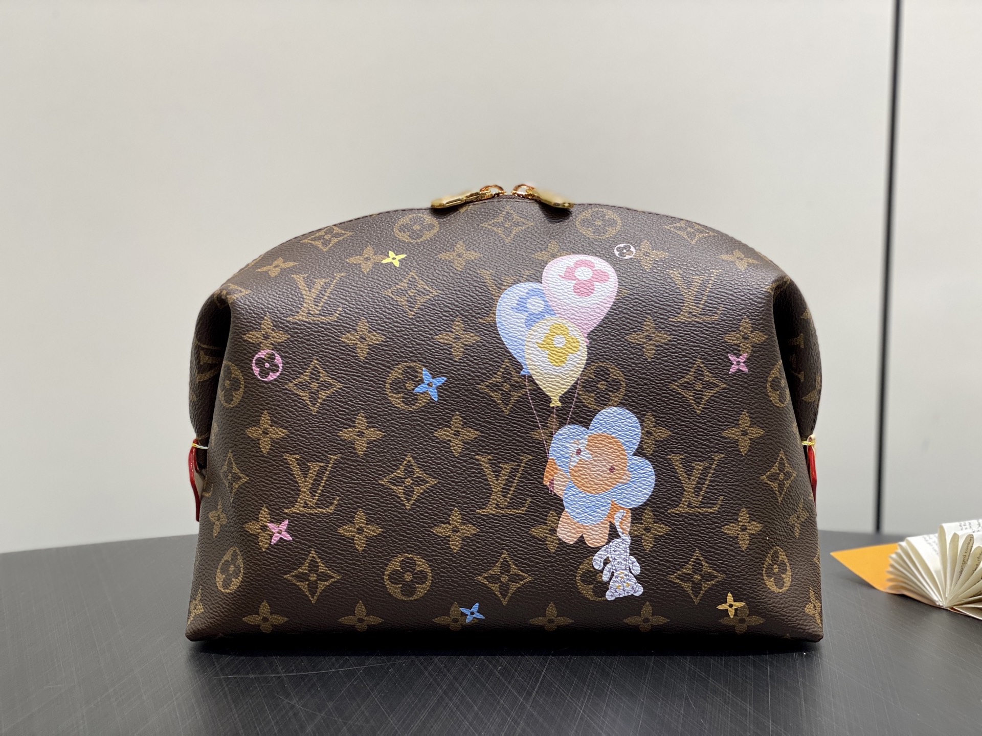 【コンパクトながら気品たっぷり♪】Louis Vuitton★ポーチ 今日特価】LV Fashion Makeup Pouch - ルイ・ヴィトン