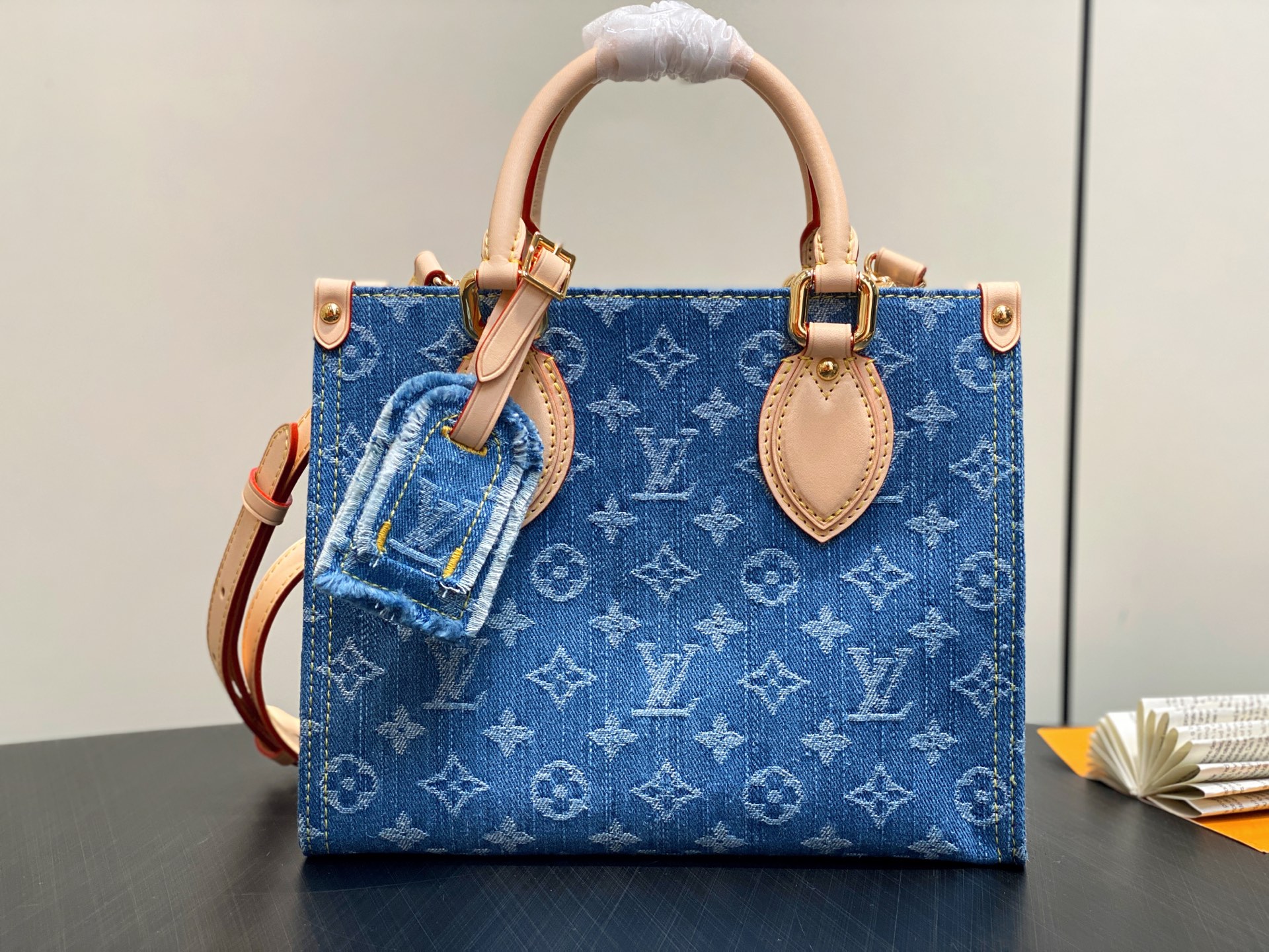 Louis Vuitton OnTheGo Bolso Tote Pequeño Denim Azul con Monograma