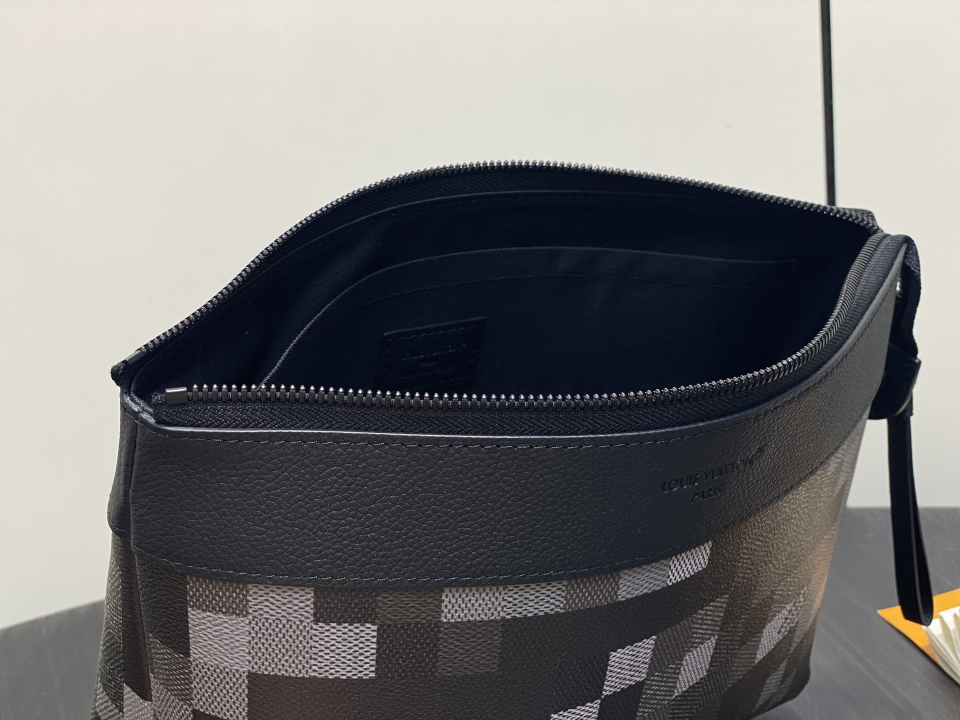 Louis Vuitton M14926 Black Damier Standard everyday