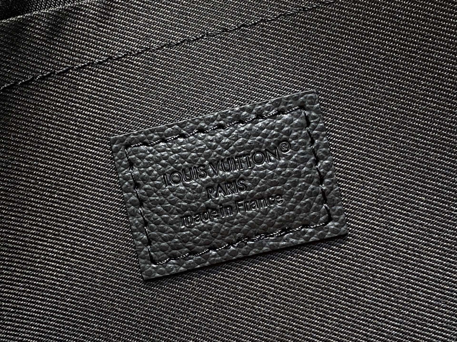 Louis Vuitton M14926 Black Damier Standard everyday