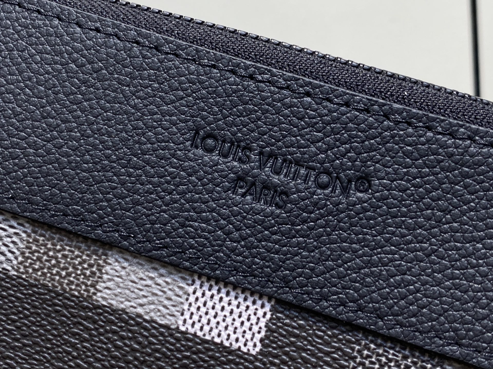 Louis Vuitton M14926 Black Damier Standard everyday