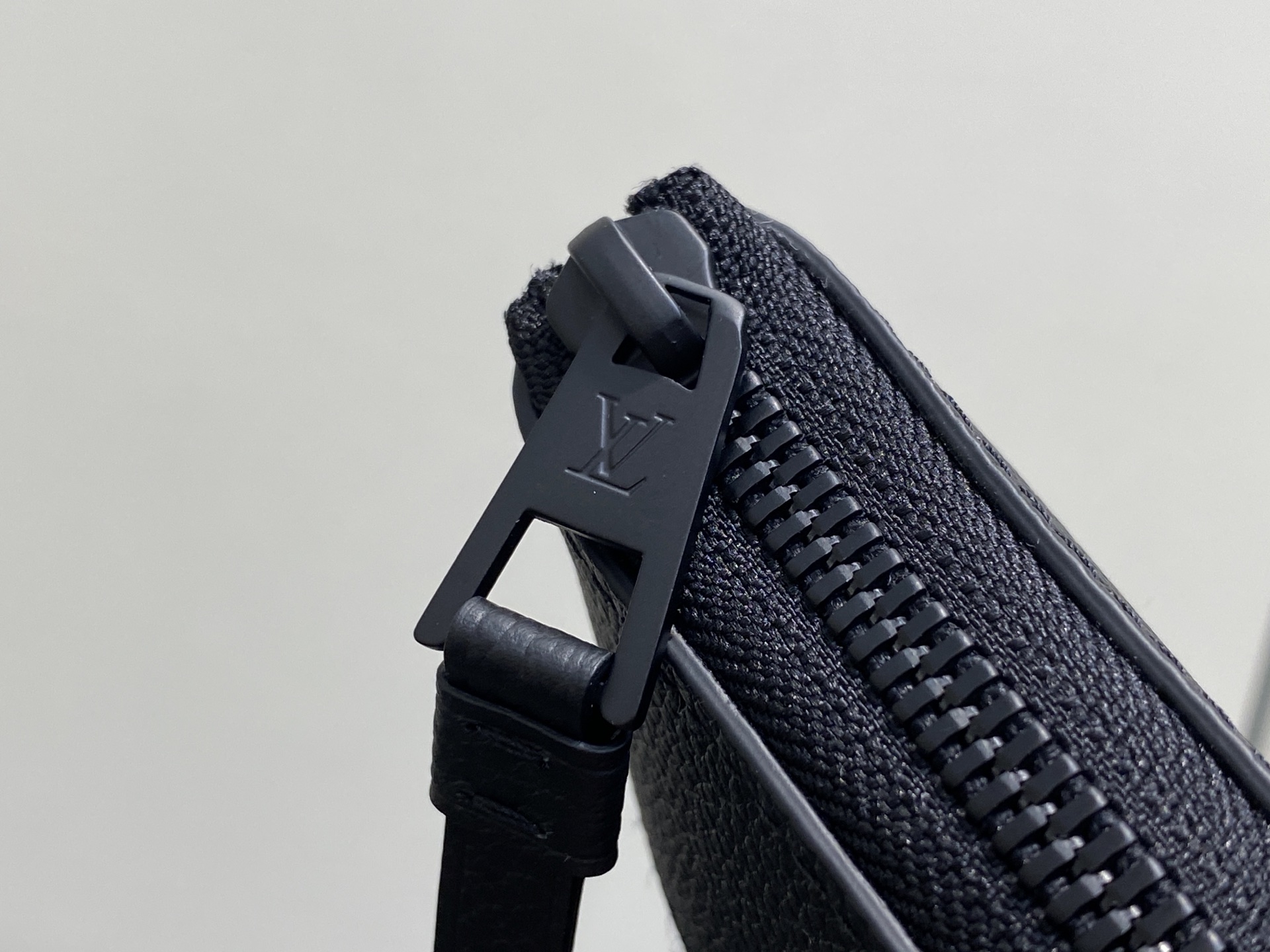 Louis Vuitton M14926 Black Damier Standard everyday