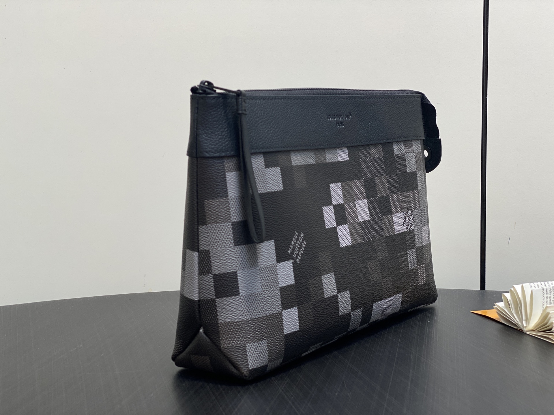 Louis Vuitton Pochette Voyage Souple Black Damoflage 21 x 7 5 x 30 cm everyday