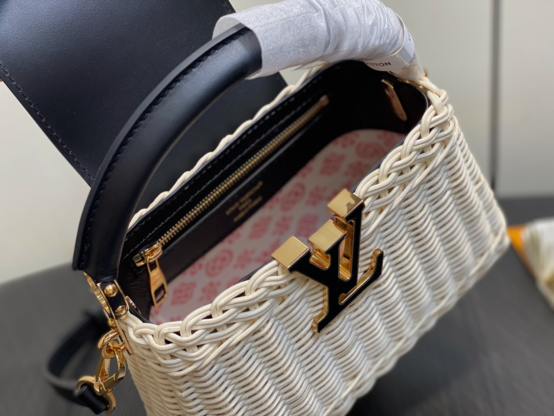 Louis Vuitton Capucines BB Woven Leather Handle Bag, 21 x 8 x 14 cm 11 i1750958405698 8818 0 8