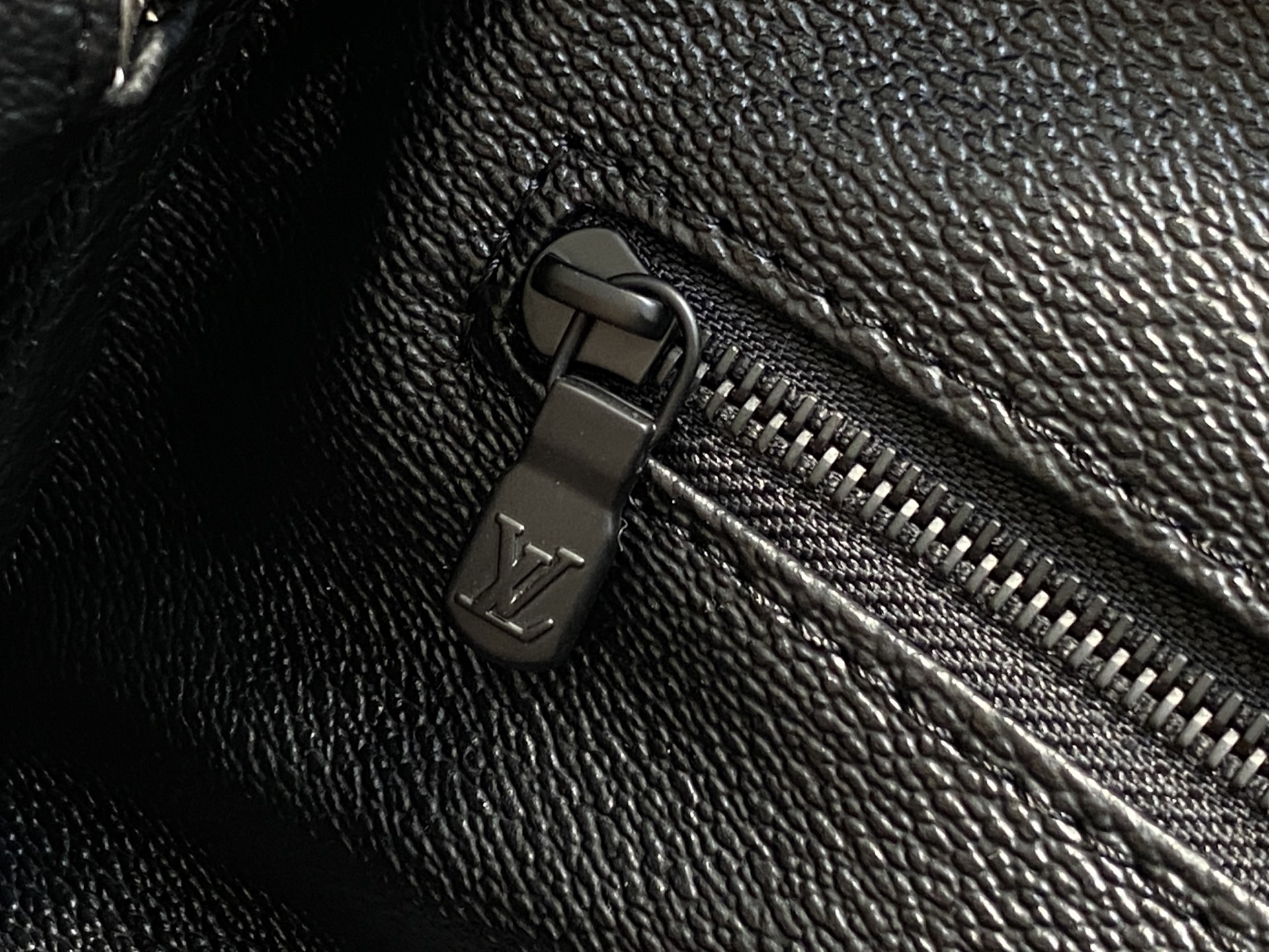 【顶级原单】M15109黑格 马赛克迷彩洗漱包 DOPP KIT 盥洗袋 Damoflage Black
