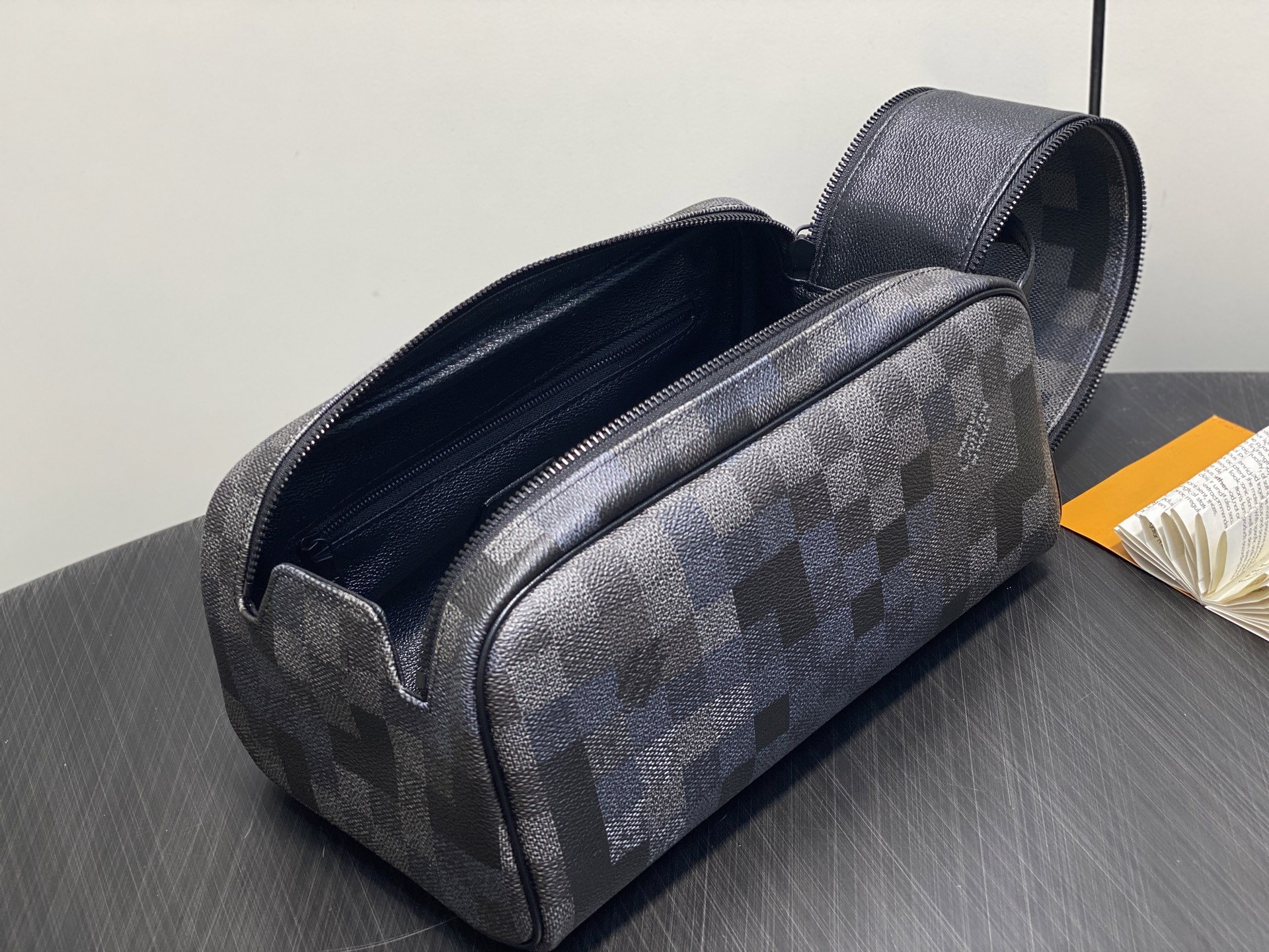 【顶级原单】M15109黑格 马赛克迷彩洗漱包 DOPP KIT 盥洗袋 Damoflage Black