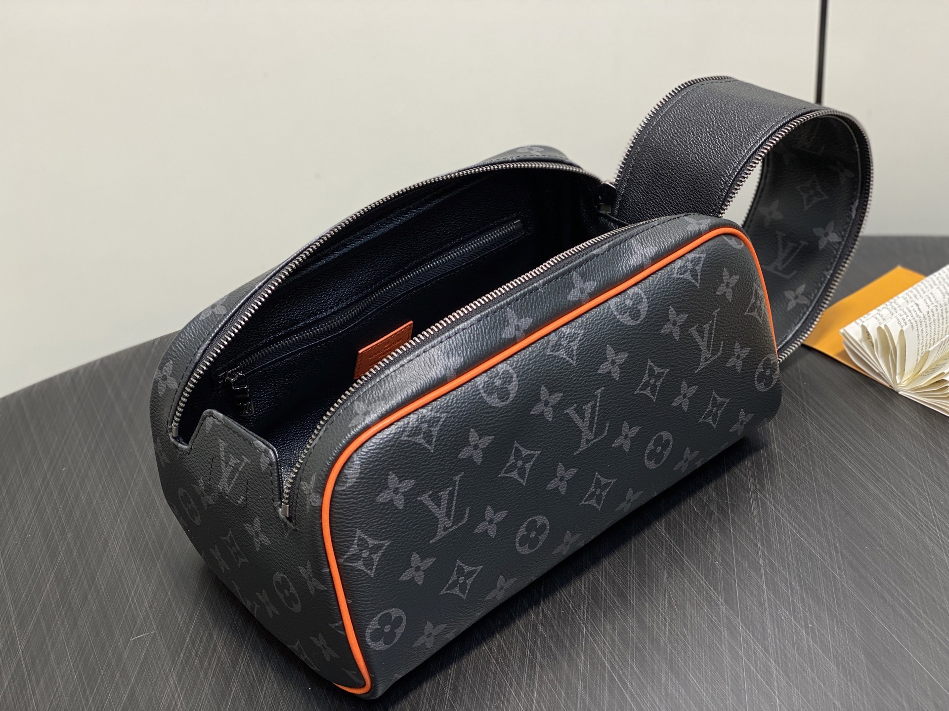 【顶级原单】M15246黑花橙色 洗漱包系列 DOPP KIT 盥洗袋 本款 Dopp Kit 盥洗袋取