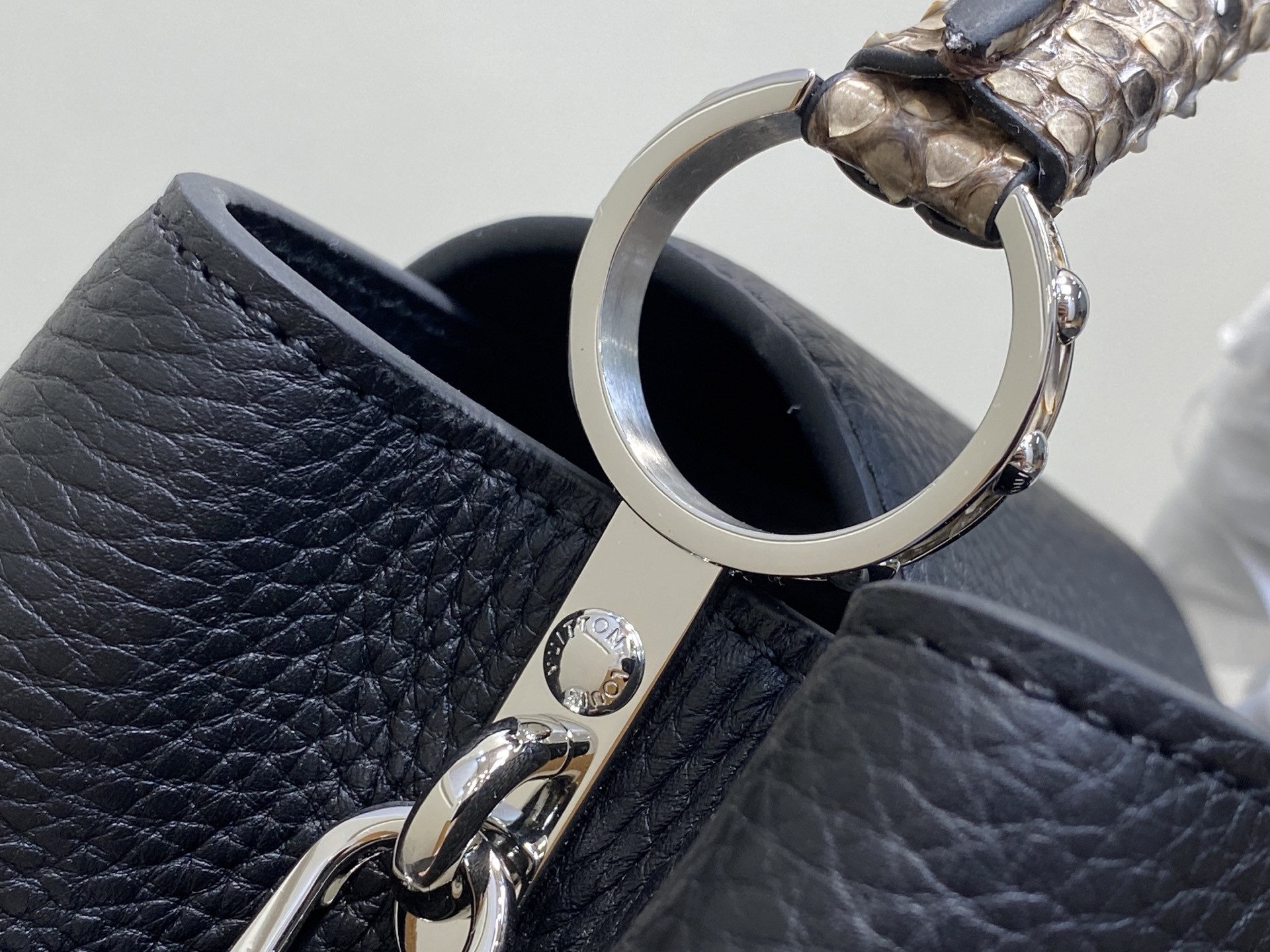 【顶级原单】N85513黑色蛇皮 全皮cap那英款系列 CAPUCINES BB 手袋 Capucine