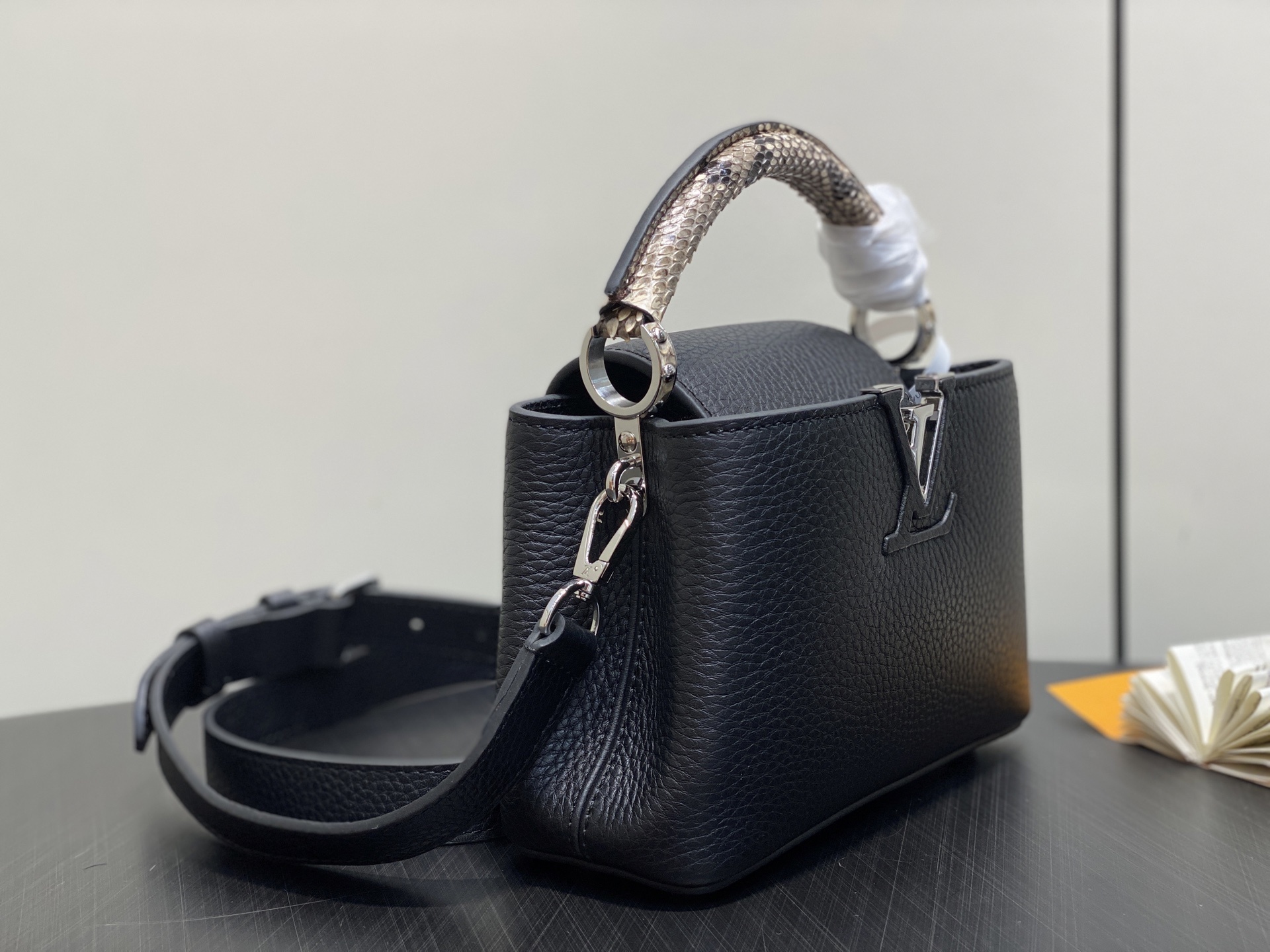 【顶级原单】N85513黑色蛇皮 全皮cap那英款系列 CAPUCINES 迷你手袋 Capucines