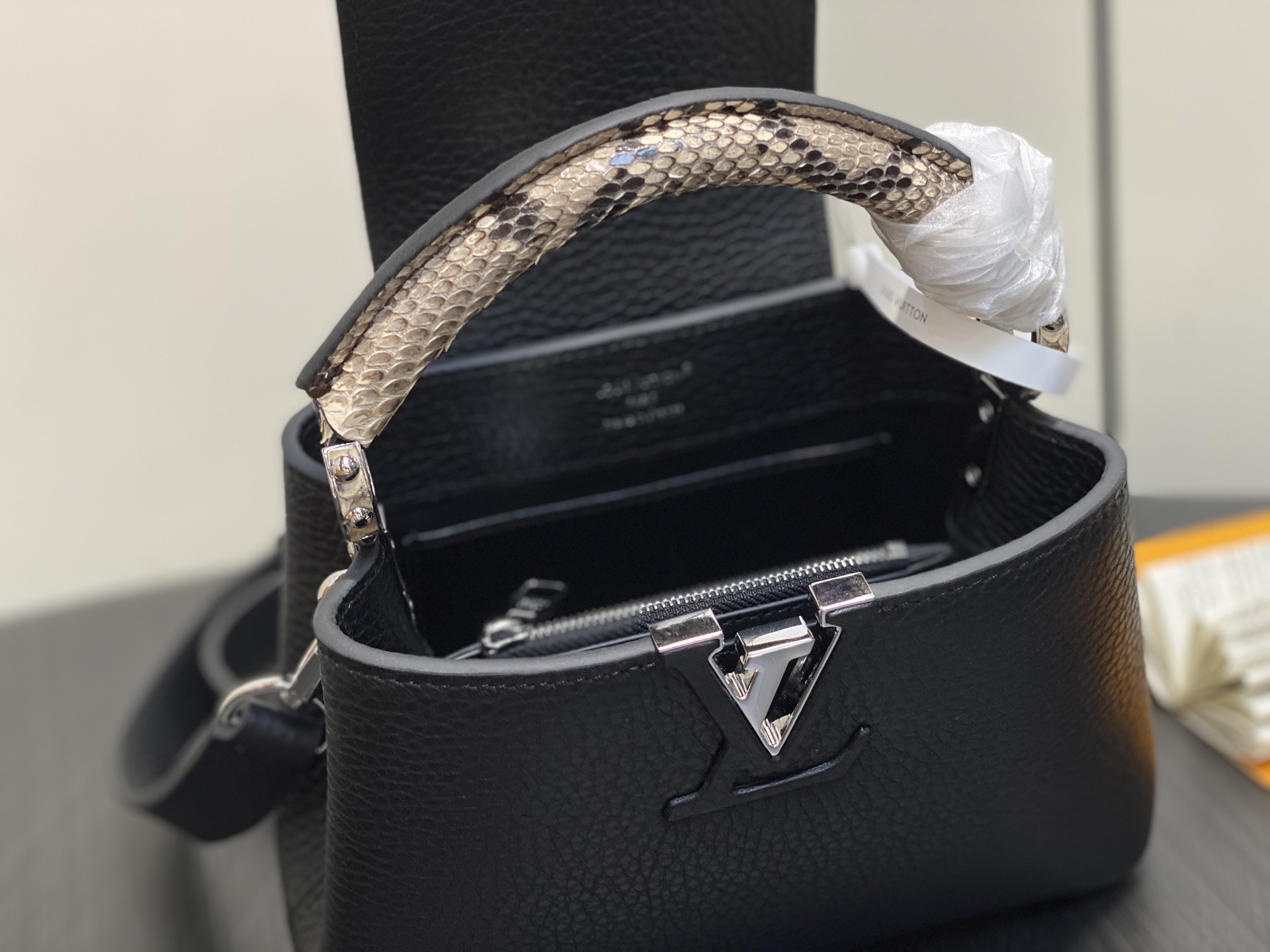 【顶级原单】N85513黑色蛇皮 全皮cap那英款系列 CAPUCINES 迷你手袋 Capucines