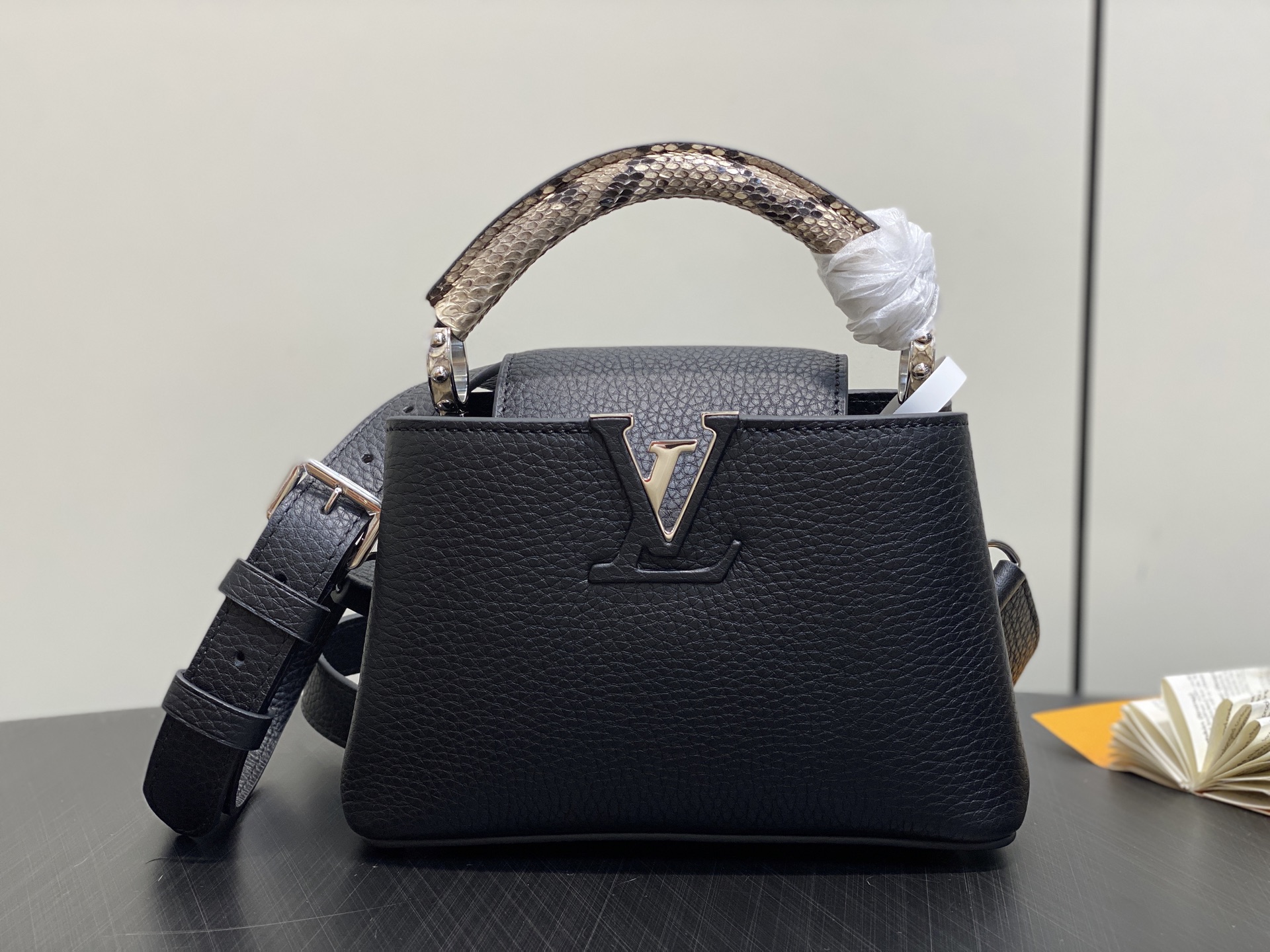 【顶级原单】N85513黑色蛇皮 全皮cap那英款系列 CAPUCINES 迷你手袋 Capucines