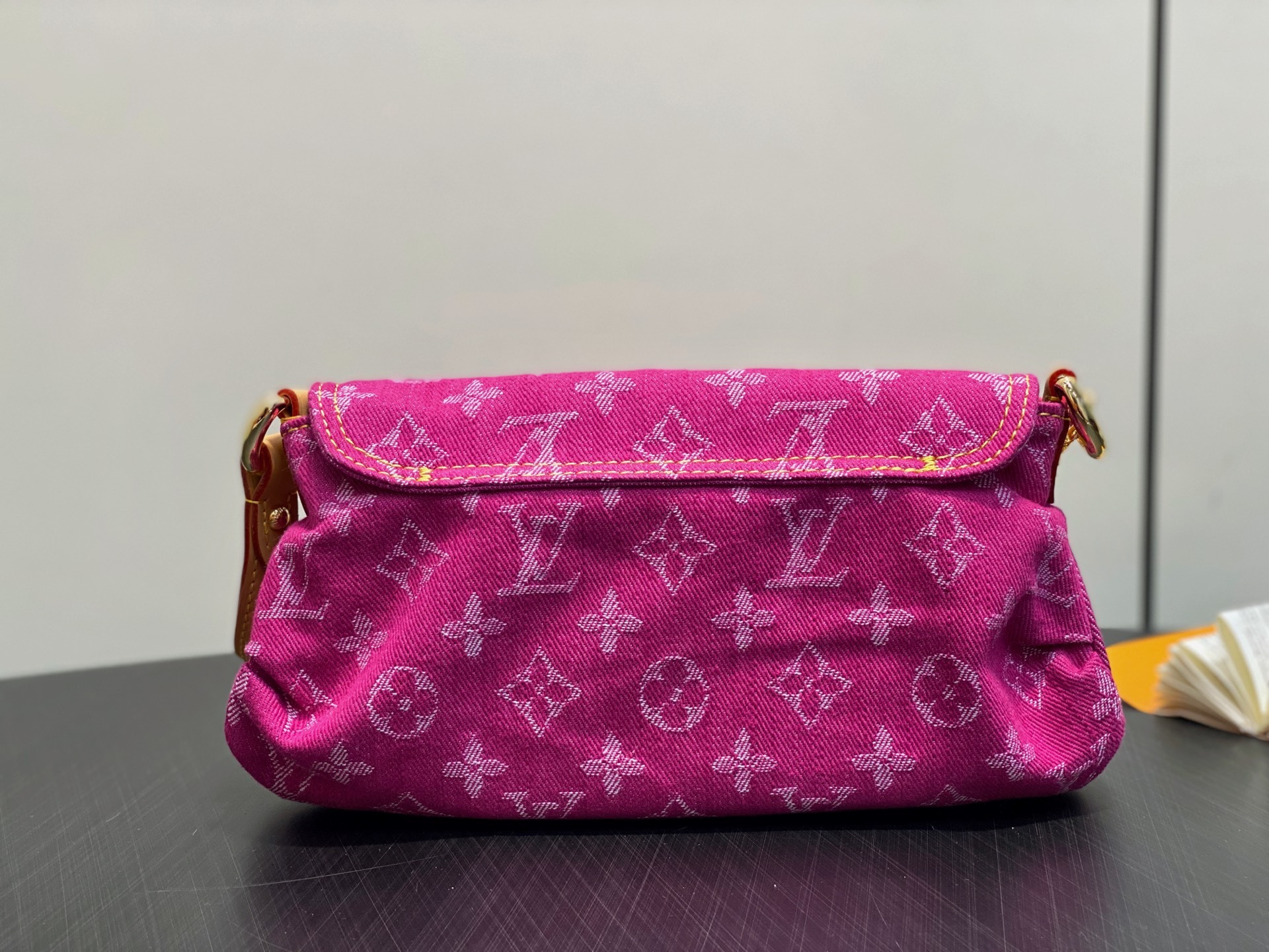 【顶级原单】M95216玫粉色 丹宁牛仔腋下包 Vintage 牛仔挎包 中古绝版牛仔手包,夏日必备时尚