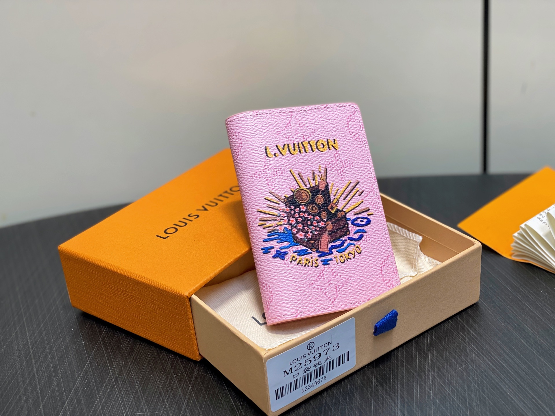 【顶级原单】M25973粉色 印花卡包钱包 EARLY ACCESS Lv nigo联名 Pocket