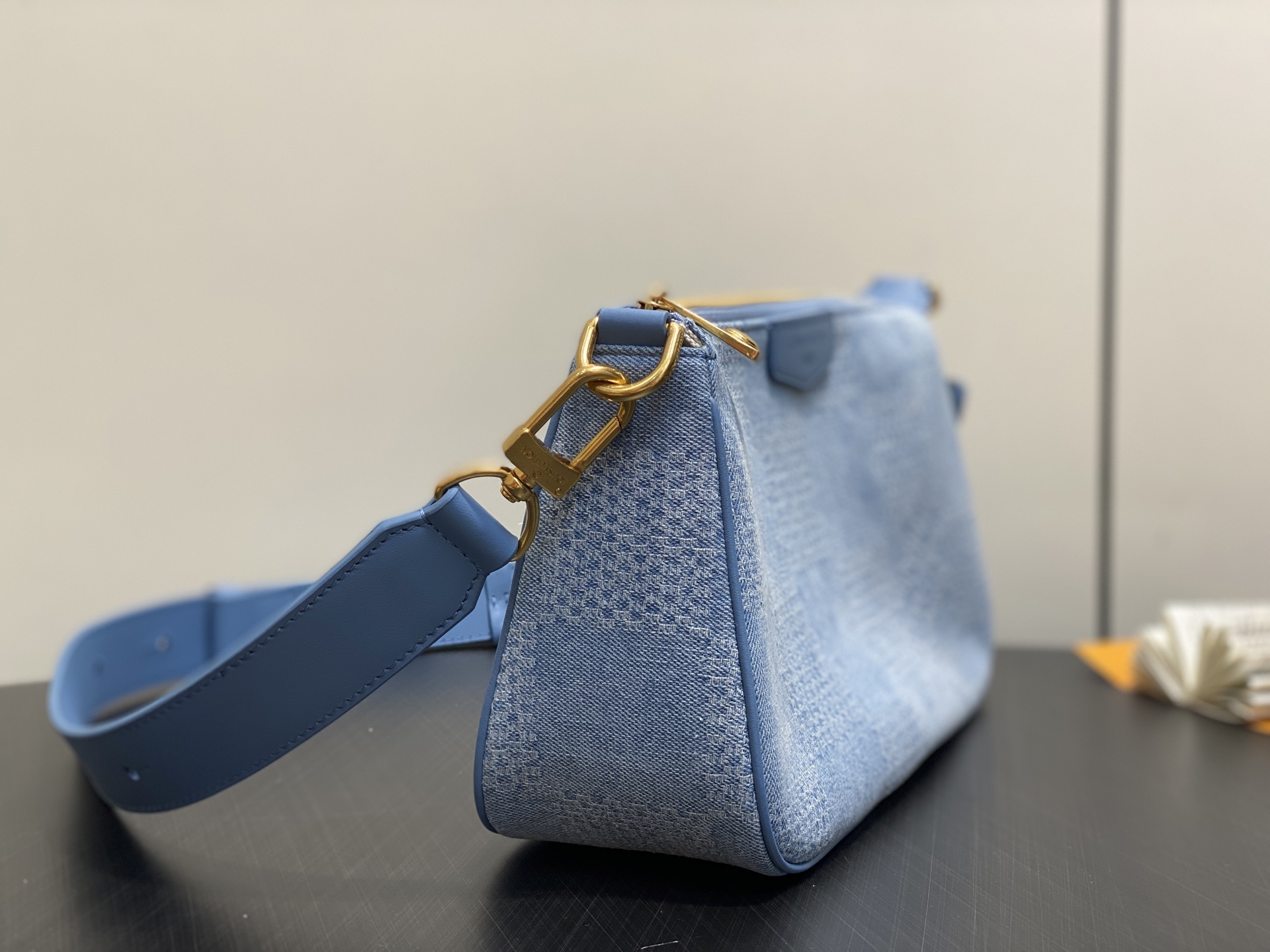 【顶级原单】N00204，N00240蓝色格子 丹宁牛仔男包邮差包 POCHETTE ACCESSOIR