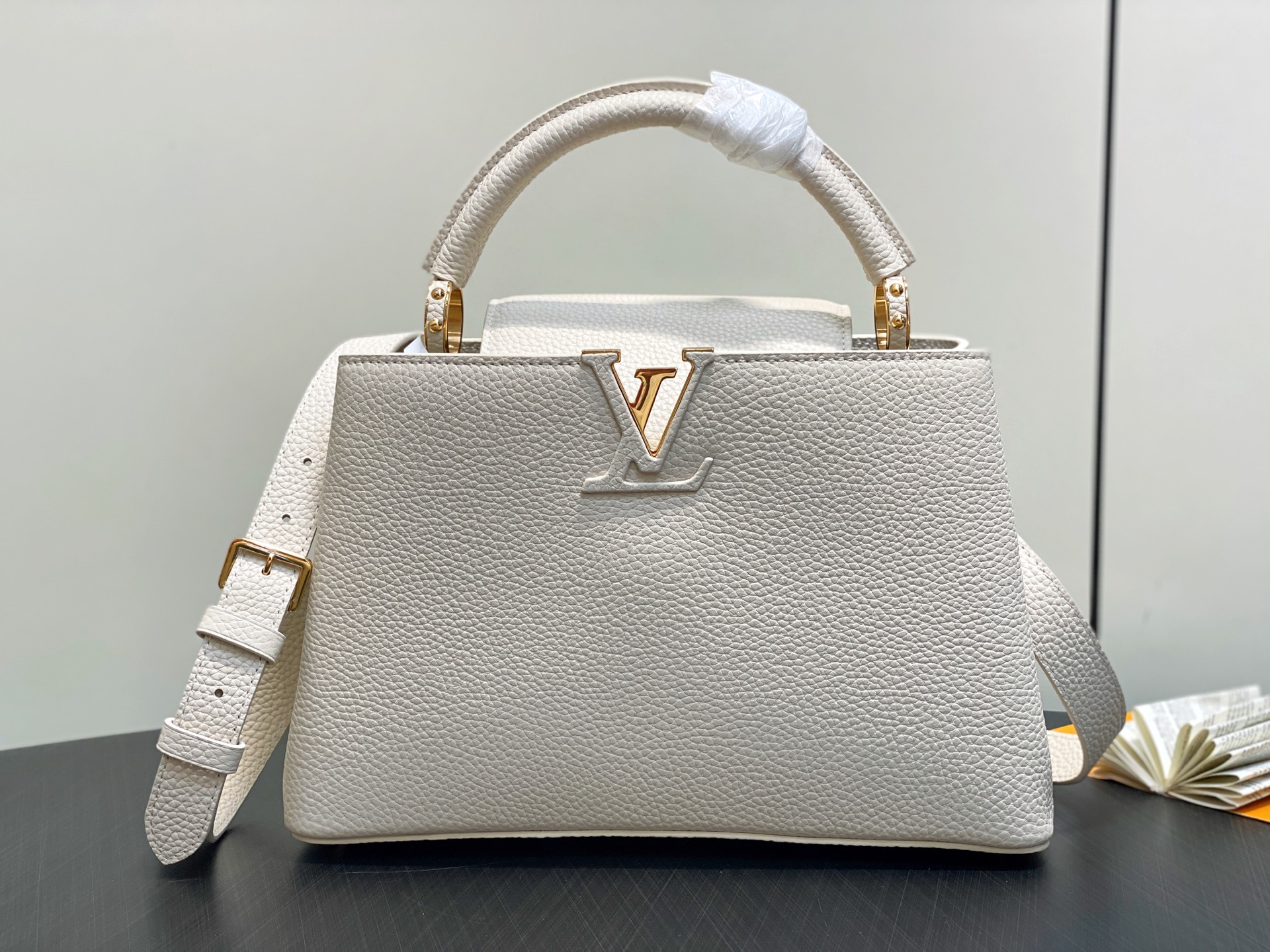 【顶级原单】M24545米白色 全皮cap那英款系列 CAPUCINES 中号手袋 Capucines 