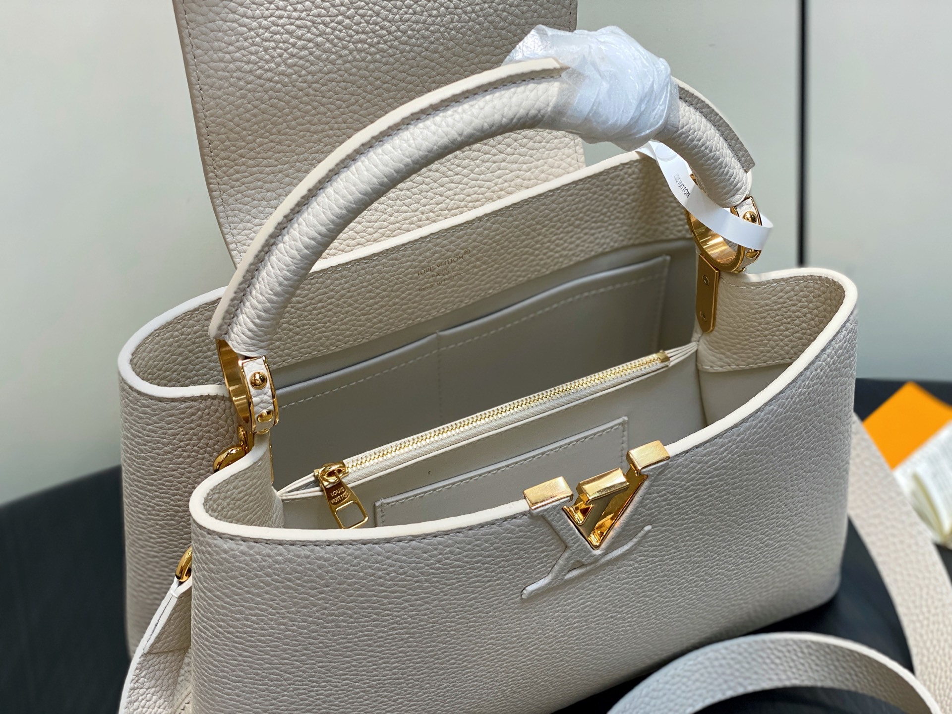 【顶级原单】M24545米白色 全皮cap那英款系列 CAPUCINES 中号手袋 Capucines