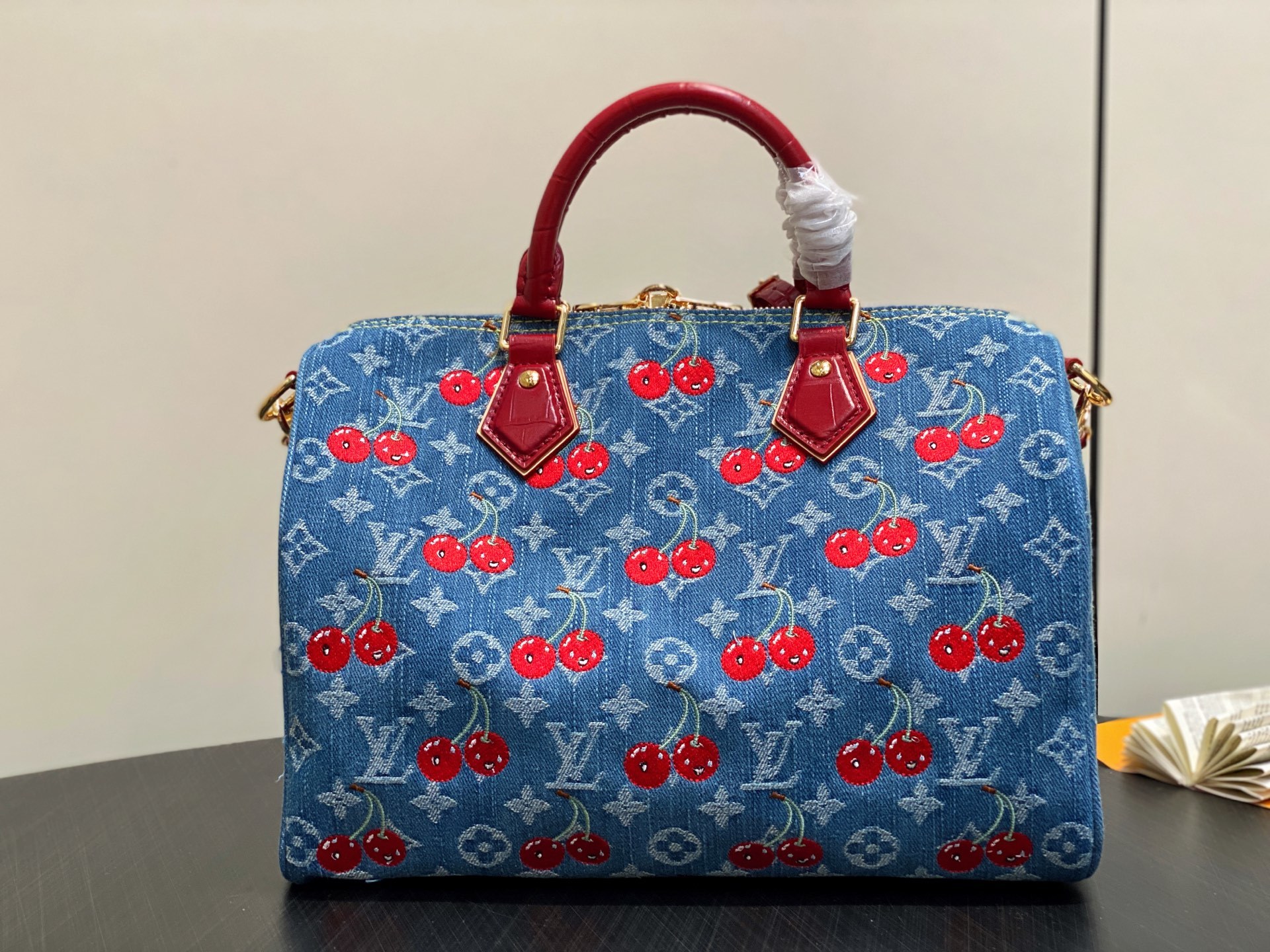 【顶级原单】N87627蓝色丹宁牛仔 刺绣樱桃枕头包配鳄鱼纹 Speedy Soft 30 手袋 本款