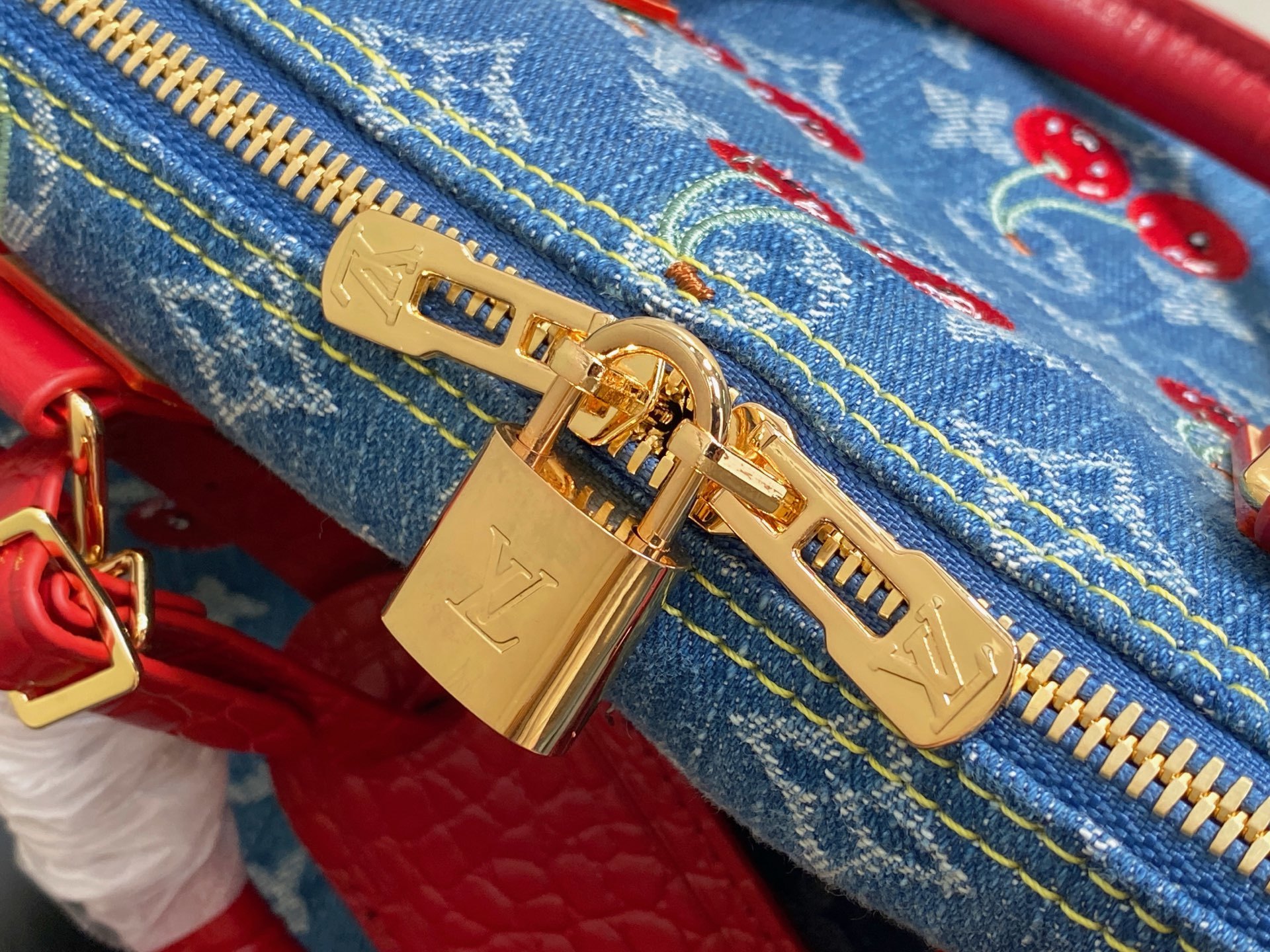【顶级原单】N87627蓝色丹宁牛仔 刺绣樱桃枕头包配鳄鱼纹 Speedy Soft 30 手袋 本款
