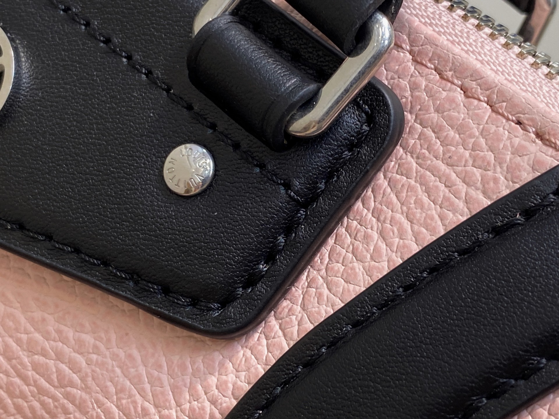 【顶级原单】M25566浅粉色 全皮机车包 NANO LV BIKER 手袋 LV Biker 迷你手袋