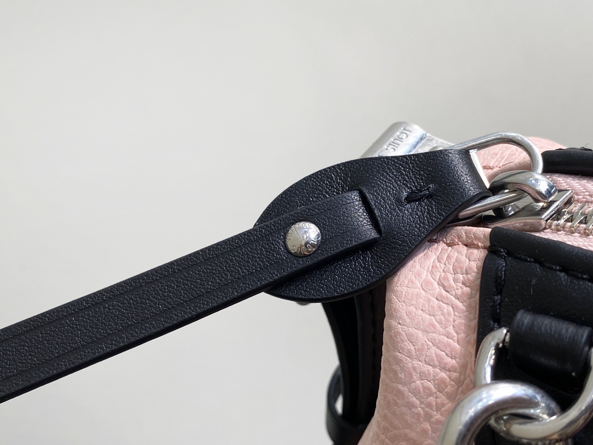 【顶级原单】M25566浅粉色 全皮机车包 NANO LV BIKER 手袋 LV Biker 迷你手袋