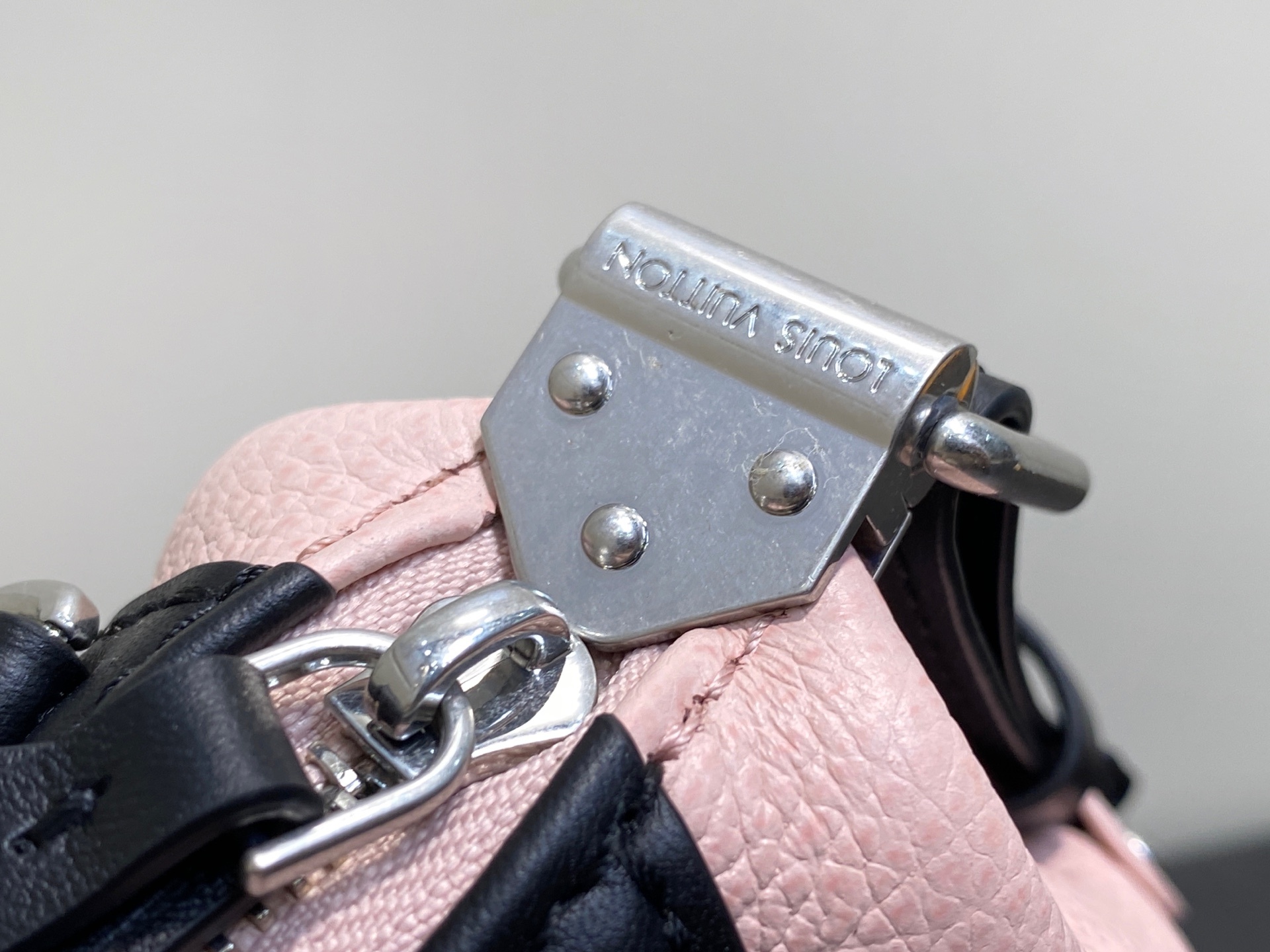 【顶级原单】M25566浅粉色 全皮机车包 NANO LV BIKER 手袋 LV Biker 迷你手袋