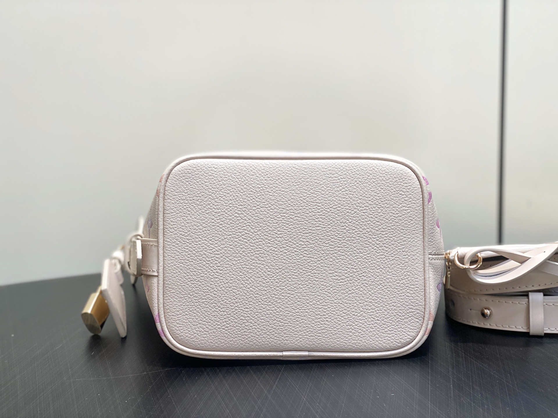 【顶级原单】M25673米白色渐变 全皮水桶包 All In BB 水桶手袋 出自 Dream 系列,令