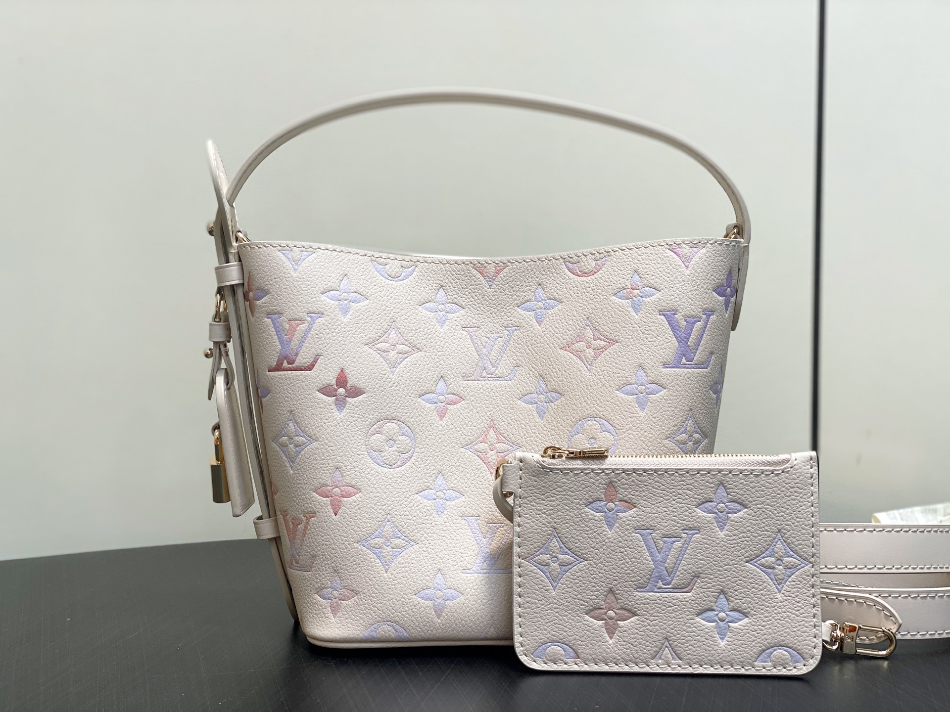 【顶级原单】M25673米白色渐变 全皮水桶包 All In BB 水桶手袋 出自 Dream 系列,令