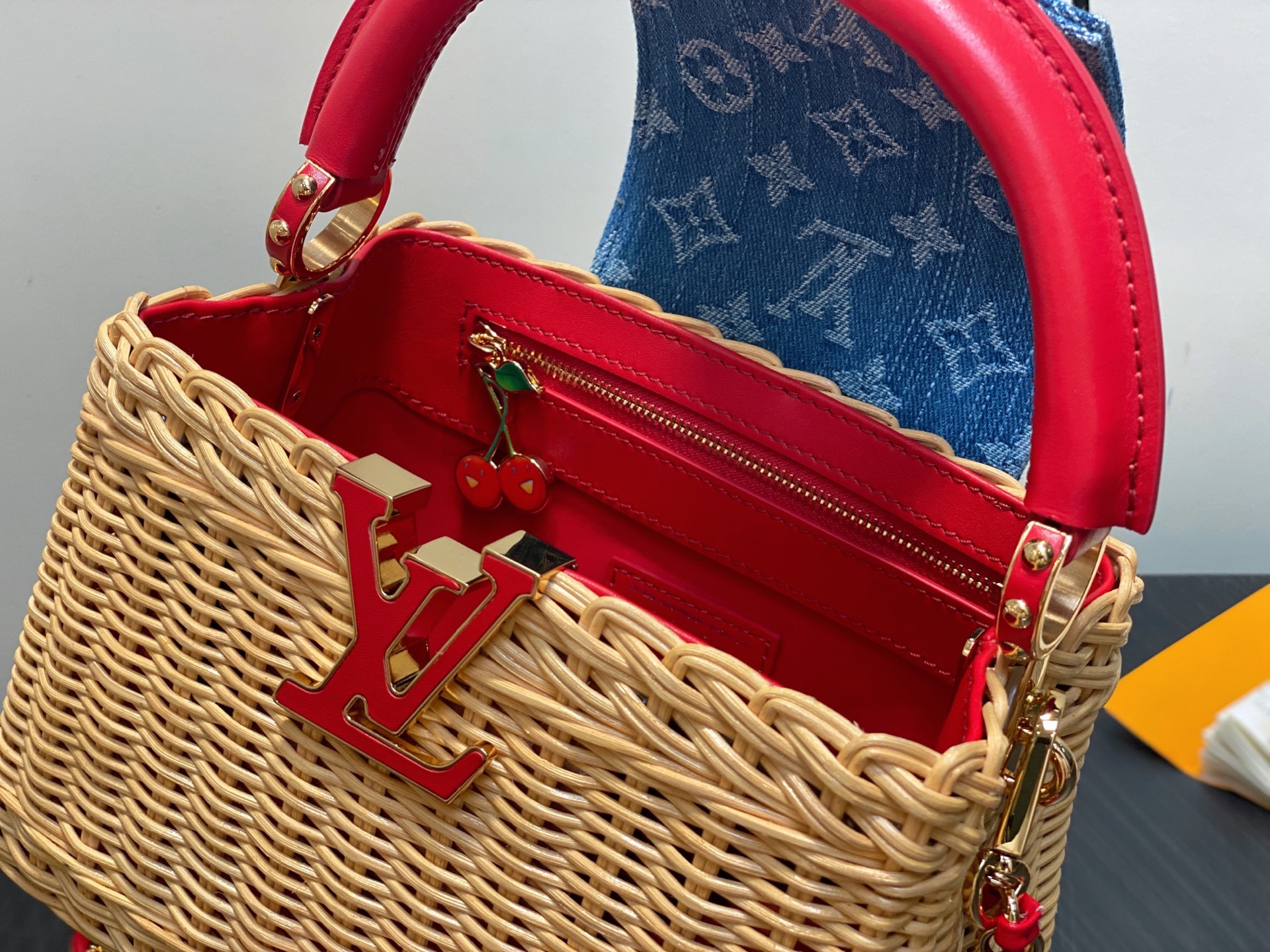 【顶级原单】M14295蓝色丹宁牛仔 刺绣樱桃cap那英款 Capucines 迷你手袋邂逅路易威登 x