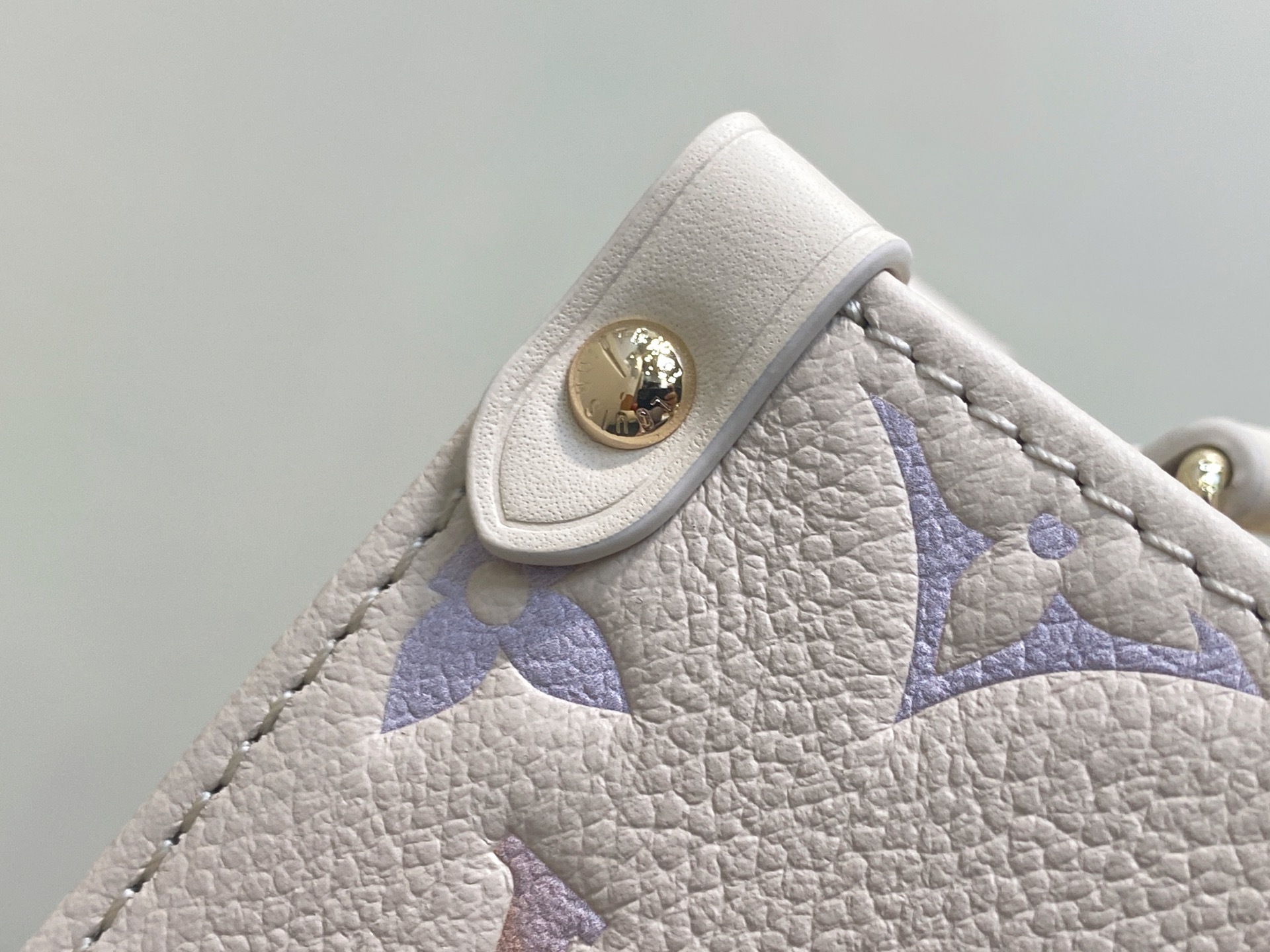 【顶级原单】M25770米白渐变 全皮四方包 当季新款 ONTHEGO 小号手袋 本款 OnTheGo