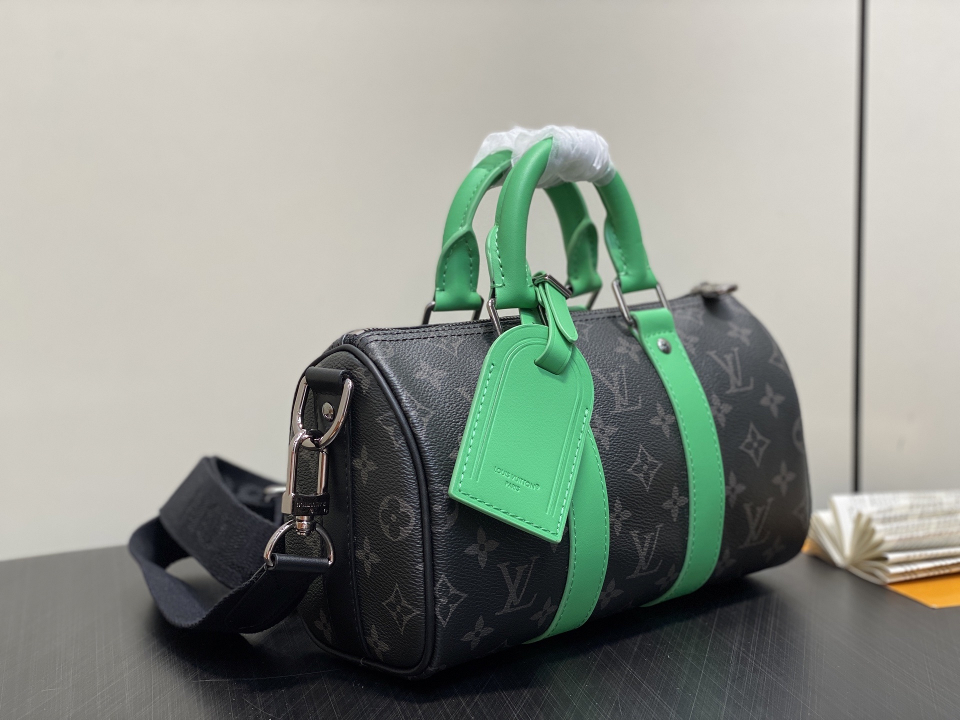 【顶级原单】M25885黑花/绿色 男包枕头包 KEEPALL BANDOULIÈRE 25 手袋 本款