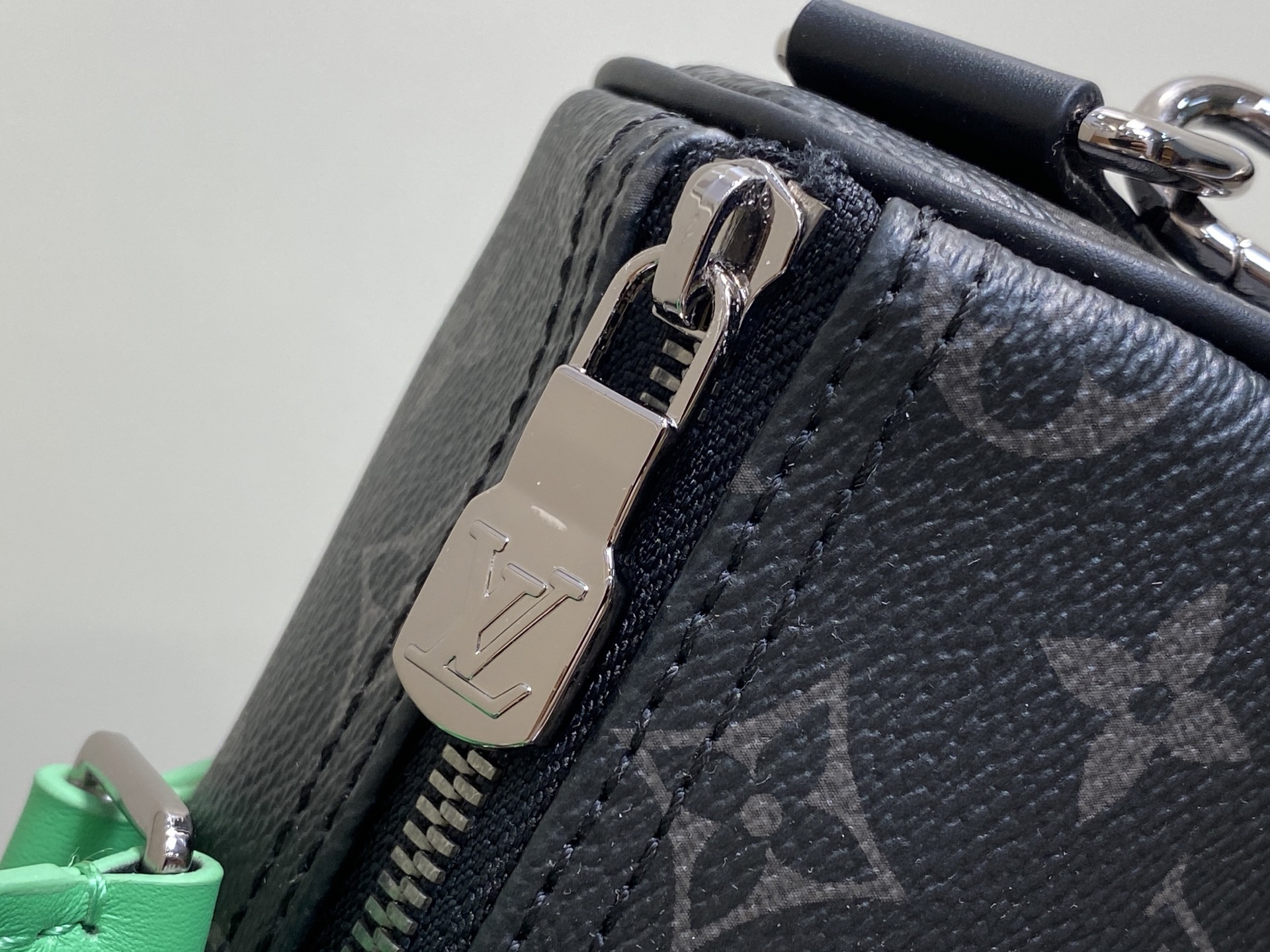 【顶级原单】M25885黑花/绿色 男包枕头包 KEEPALL BANDOULIÈRE 25 手袋 本款