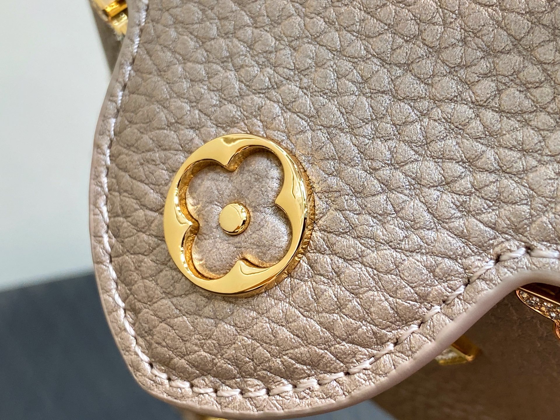 【顶级原单】M48865珠光拼金钻花冠 全皮cap那英款 超迷你 Capucines nano手袋 法国