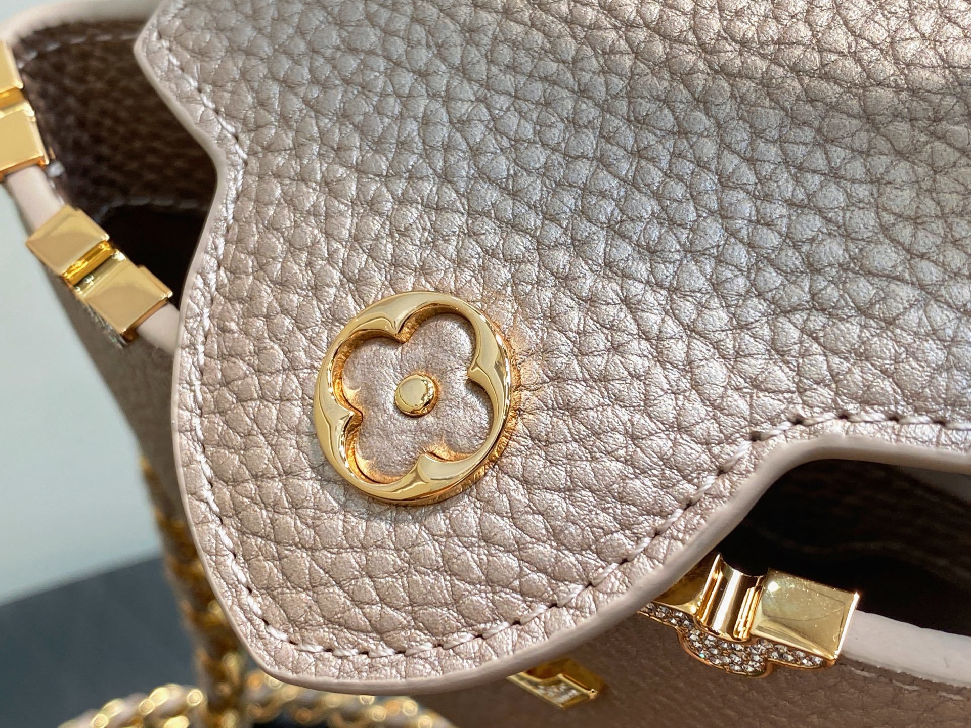 【顶级原单】M48865 珠光拼金钻花冠 全皮cap那英款 Capucines 迷你手袋 法国进口小牛皮