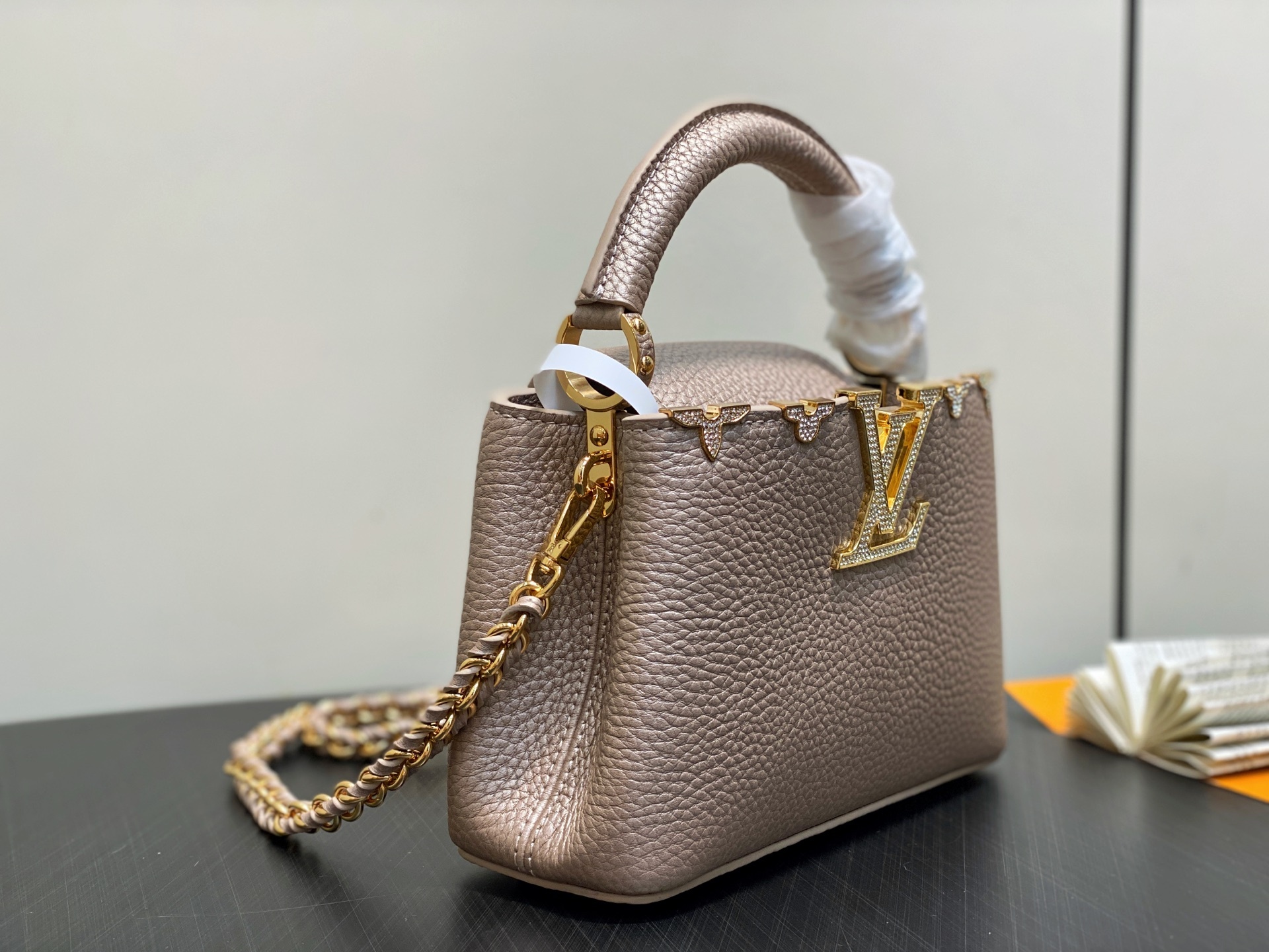 【顶级原单】M48865 珠光拼金钻花冠 全皮cap那英款 Capucines 迷你手袋 法国进口小牛皮