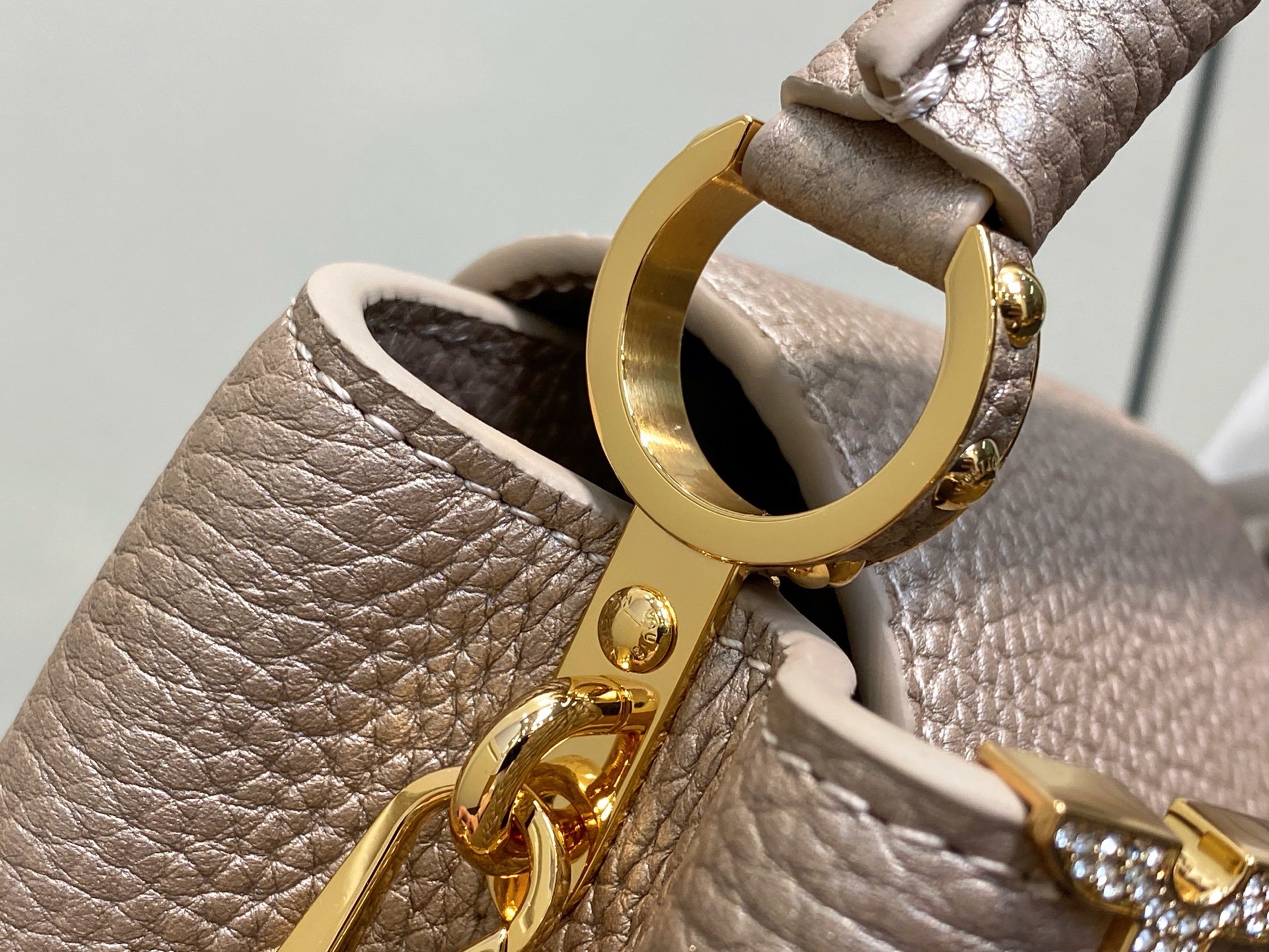 【顶级原单】M48865 珠光拼金钻花冠 全皮cap那英款 Capucines 迷你手袋 法国进口小牛皮