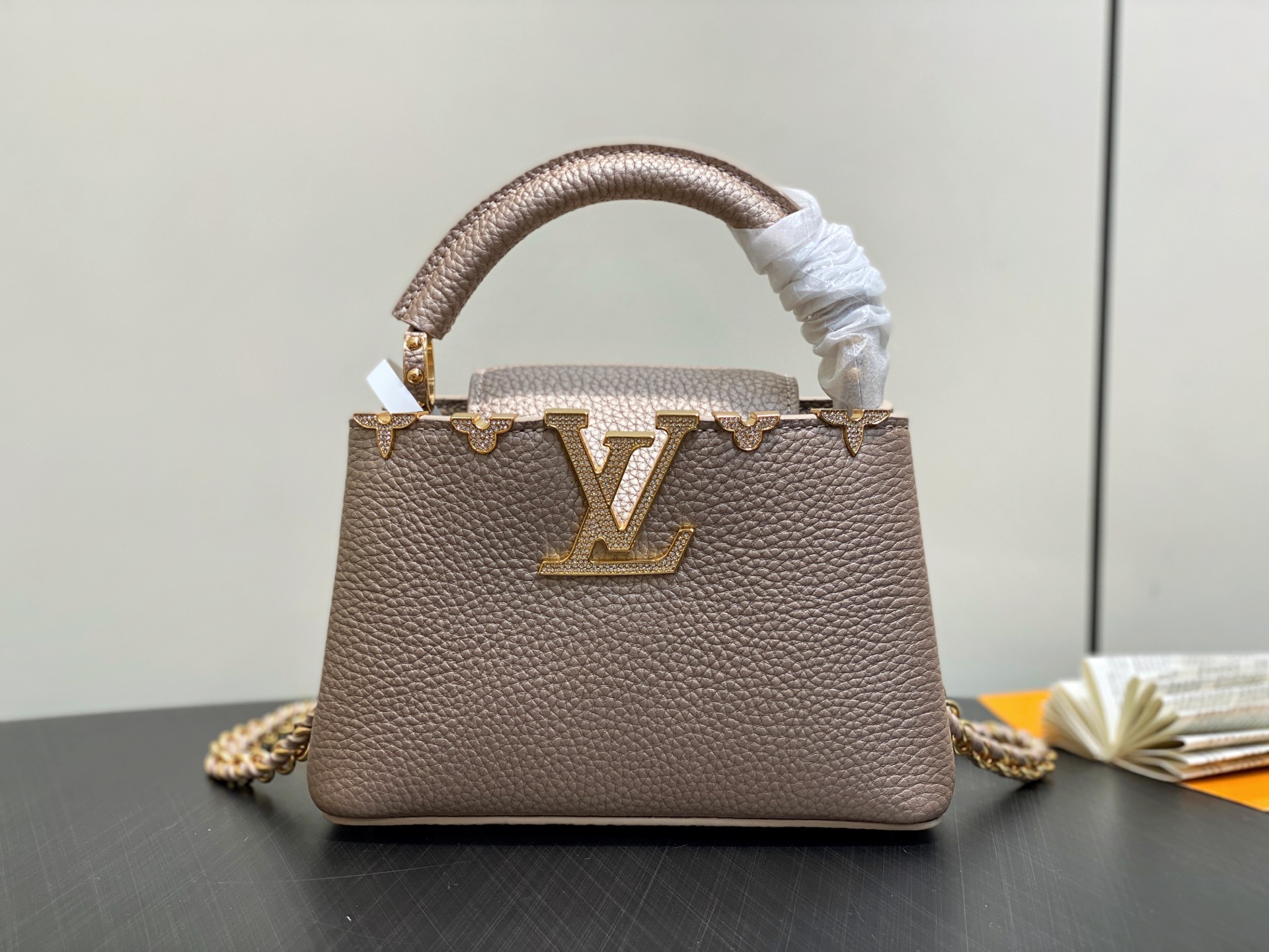 【顶级原单】M48865 珠光拼金钻花冠 全皮cap那英款 Capucines 迷你手袋 法国进口小牛皮