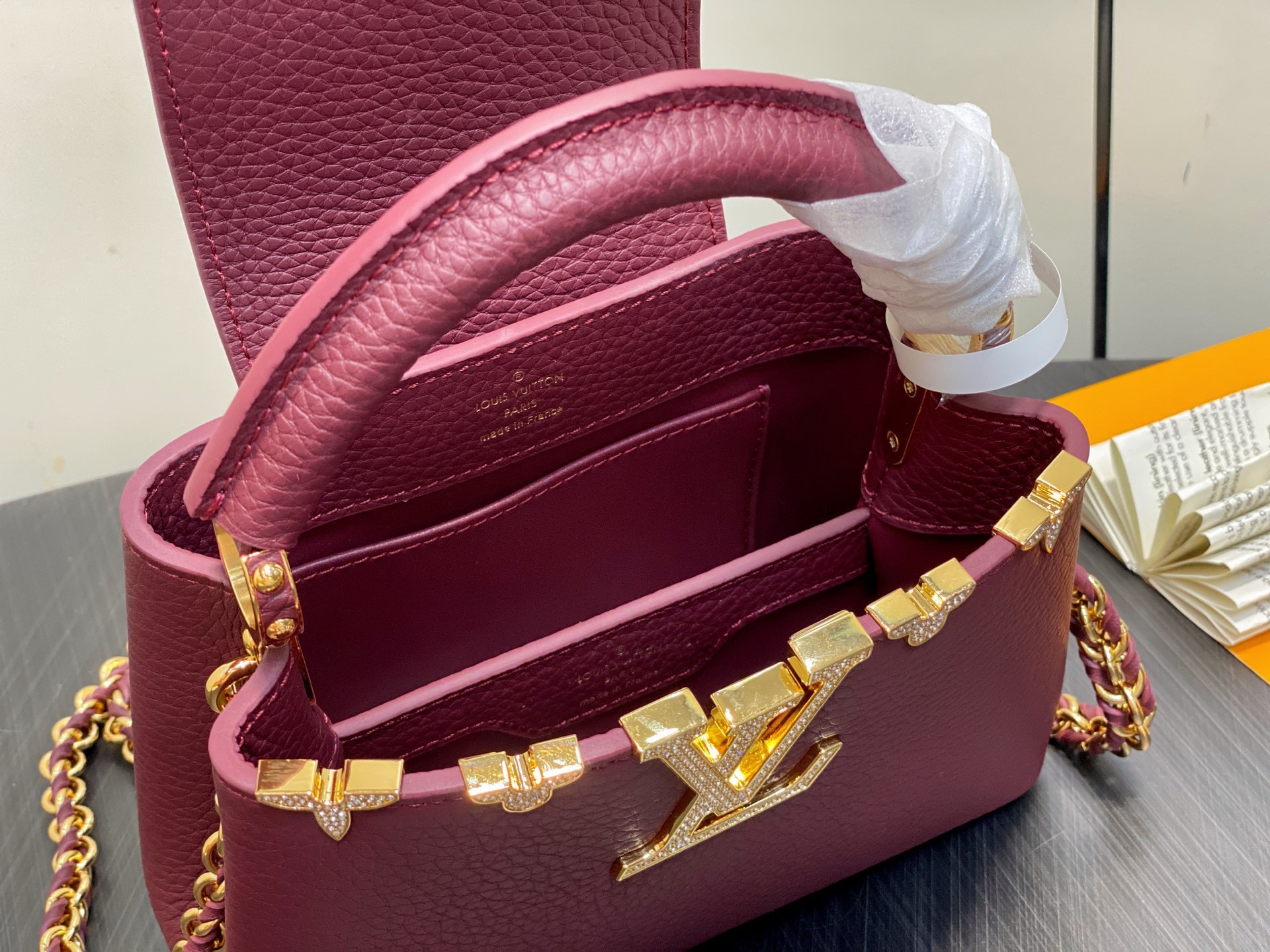 【顶级原单】M48865酒红拼金钻花冠 全皮cap那英款 Capucines 迷你手袋 法国进口小牛皮,