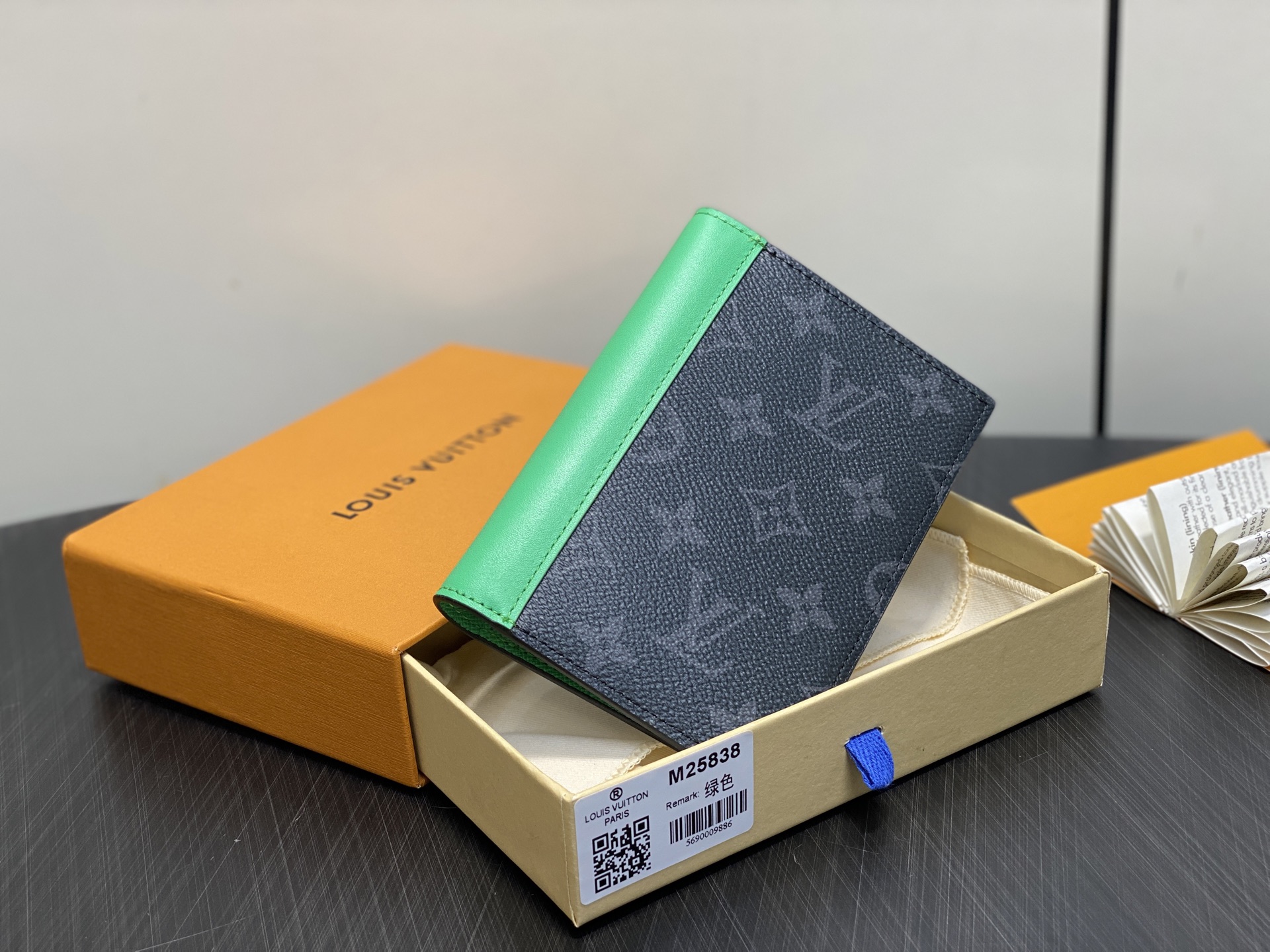 【顶级原单】M25838黑花/绿色 护照夹护照套 当季新款 护照套 本款护照套为 Monogram Ec