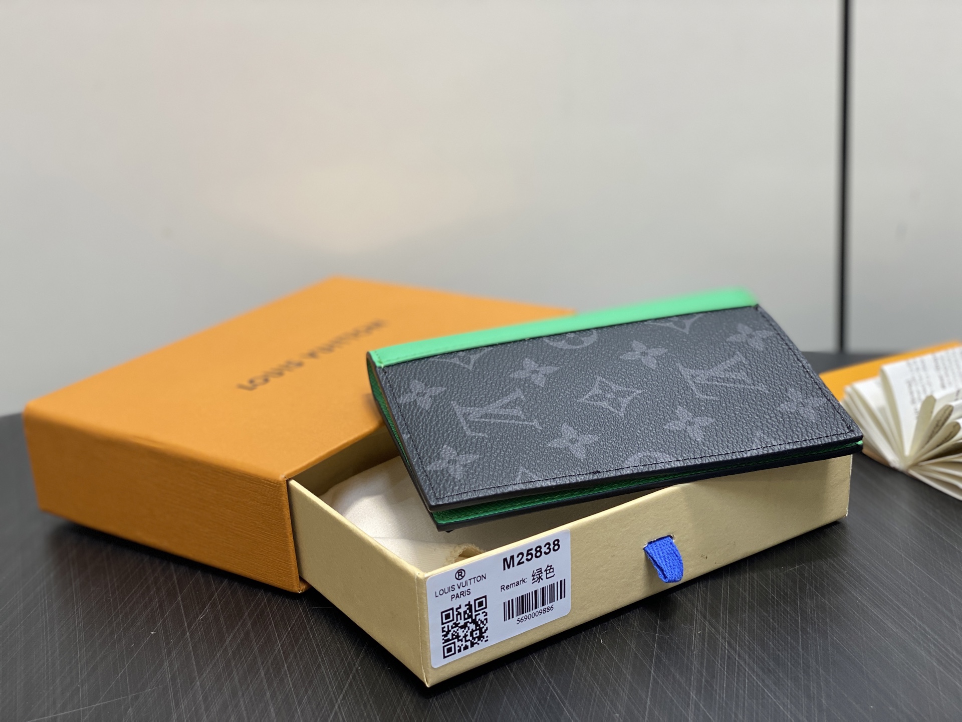 【顶级原单】M25838黑花/绿色 护照夹护照套 当季新款 护照套 本款护照套为 Monogram Ec