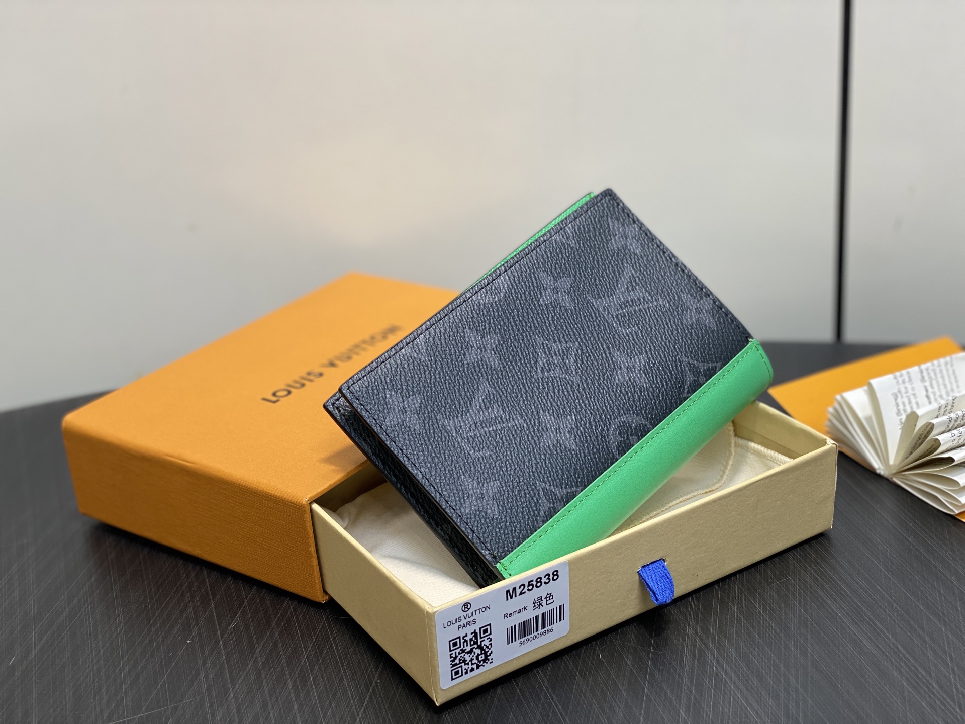 【顶级原单】M25838黑花/绿色 护照夹护照套 当季新款 护照套 本款护照套为 Monogram Ec