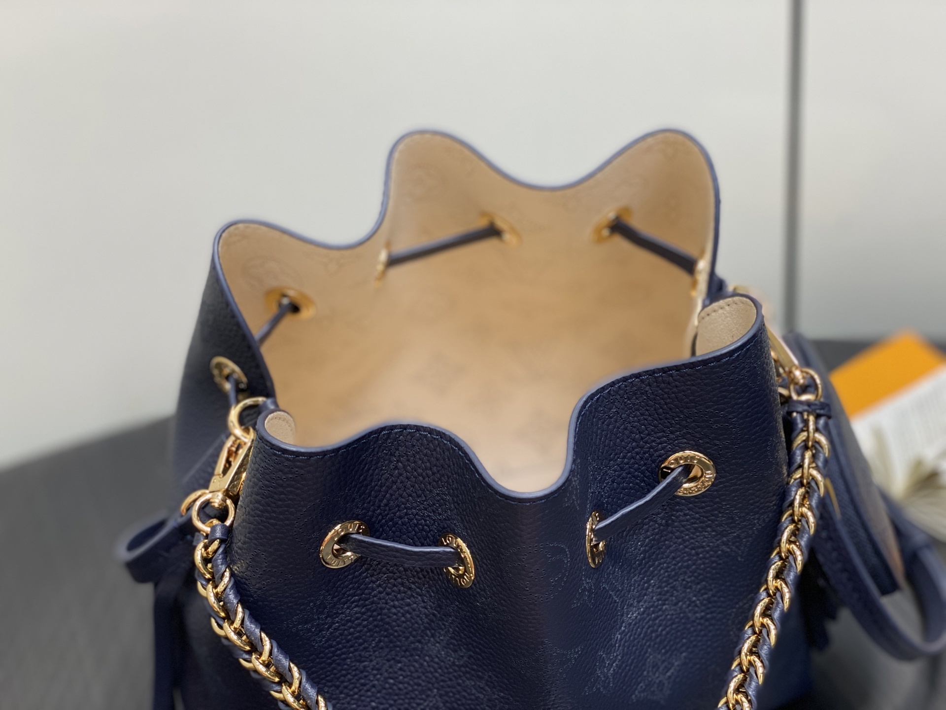 【顶级原单】M14315深蓝/镂空 全皮水桶包 BELLA 手袋 M57070 本款 Bella 手袋为