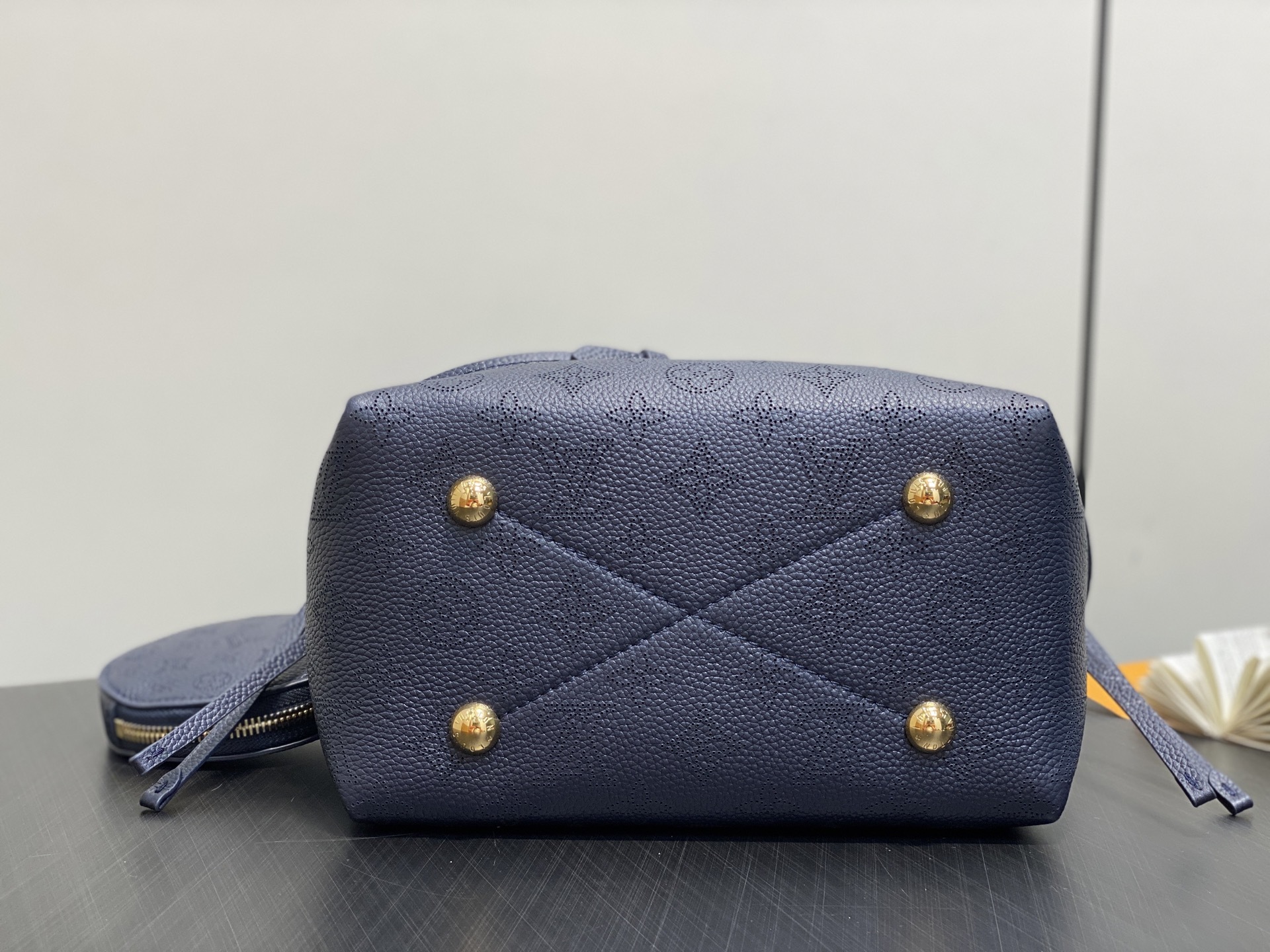 【顶级原单】M14315深蓝/镂空 全皮水桶包 BELLA 手袋 M57070 本款 Bella 手袋为