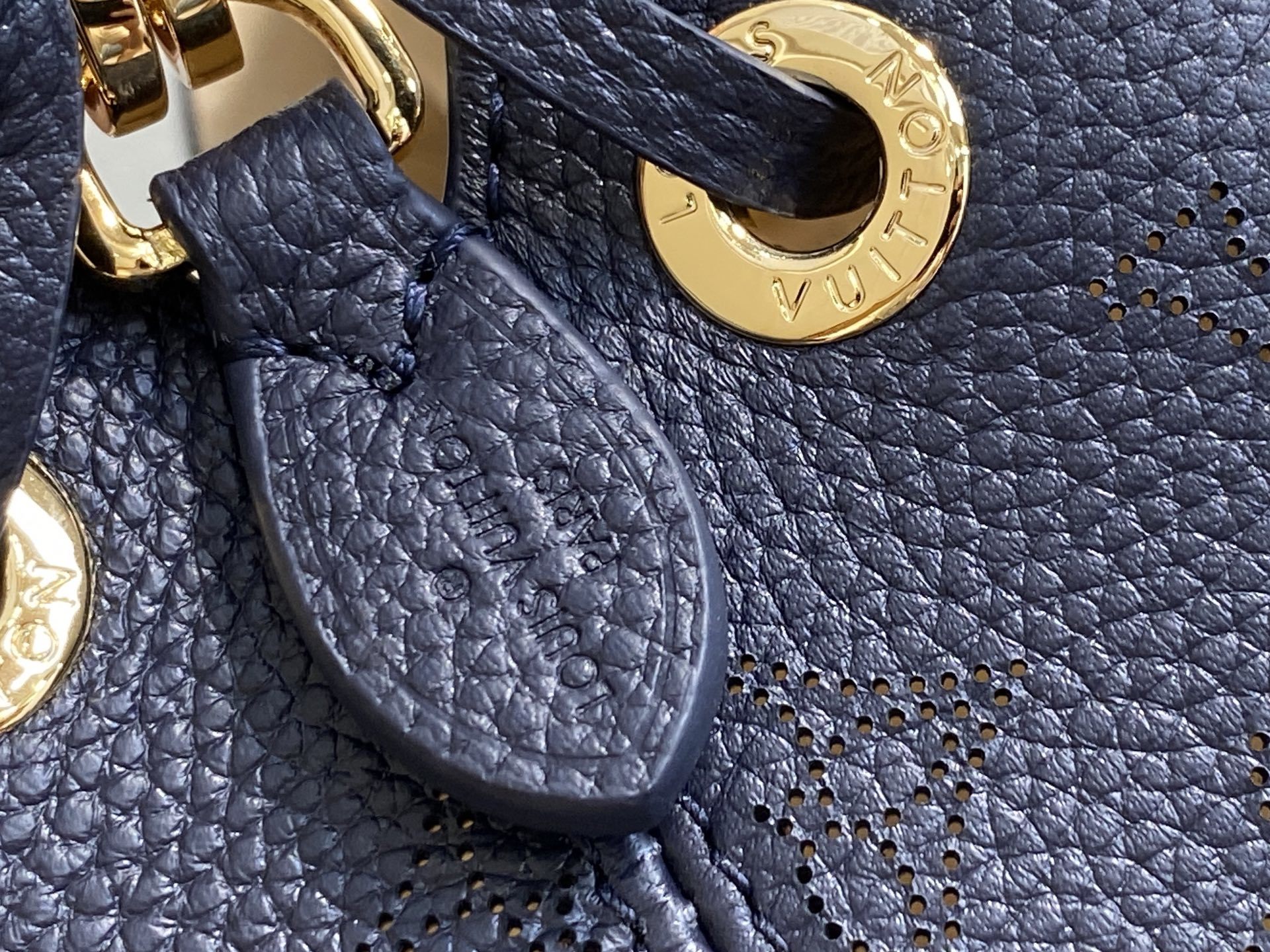 【顶级原单】M14315深蓝/镂空 全皮水桶包 BELLA 手袋 M57070 本款 Bella 手袋为