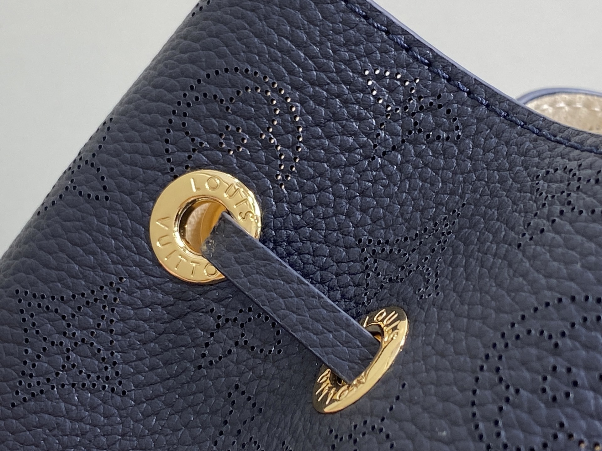 【顶级原单】M14315深蓝/镂空 全皮水桶包 BELLA 手袋 M57070 本款 Bella 手袋为