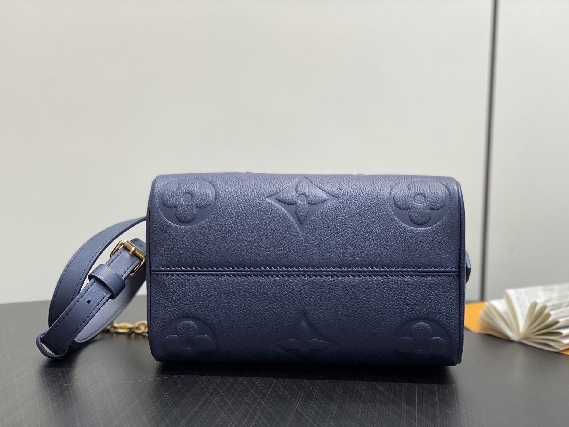 【顶级原单】M14200深蓝 M58953全皮压花speedy枕头包 SPEEDY BANDOULIÈR